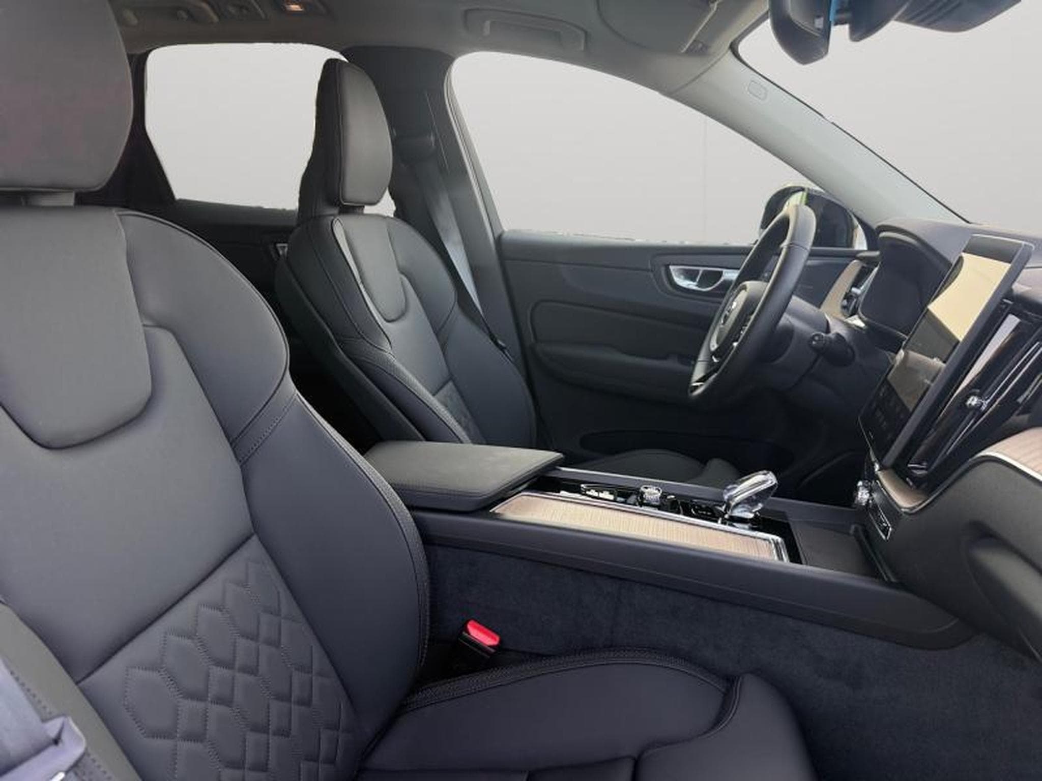 Volvo XC60 Facelift T6 Plus Dark / Hybride (2025) - Photo 15