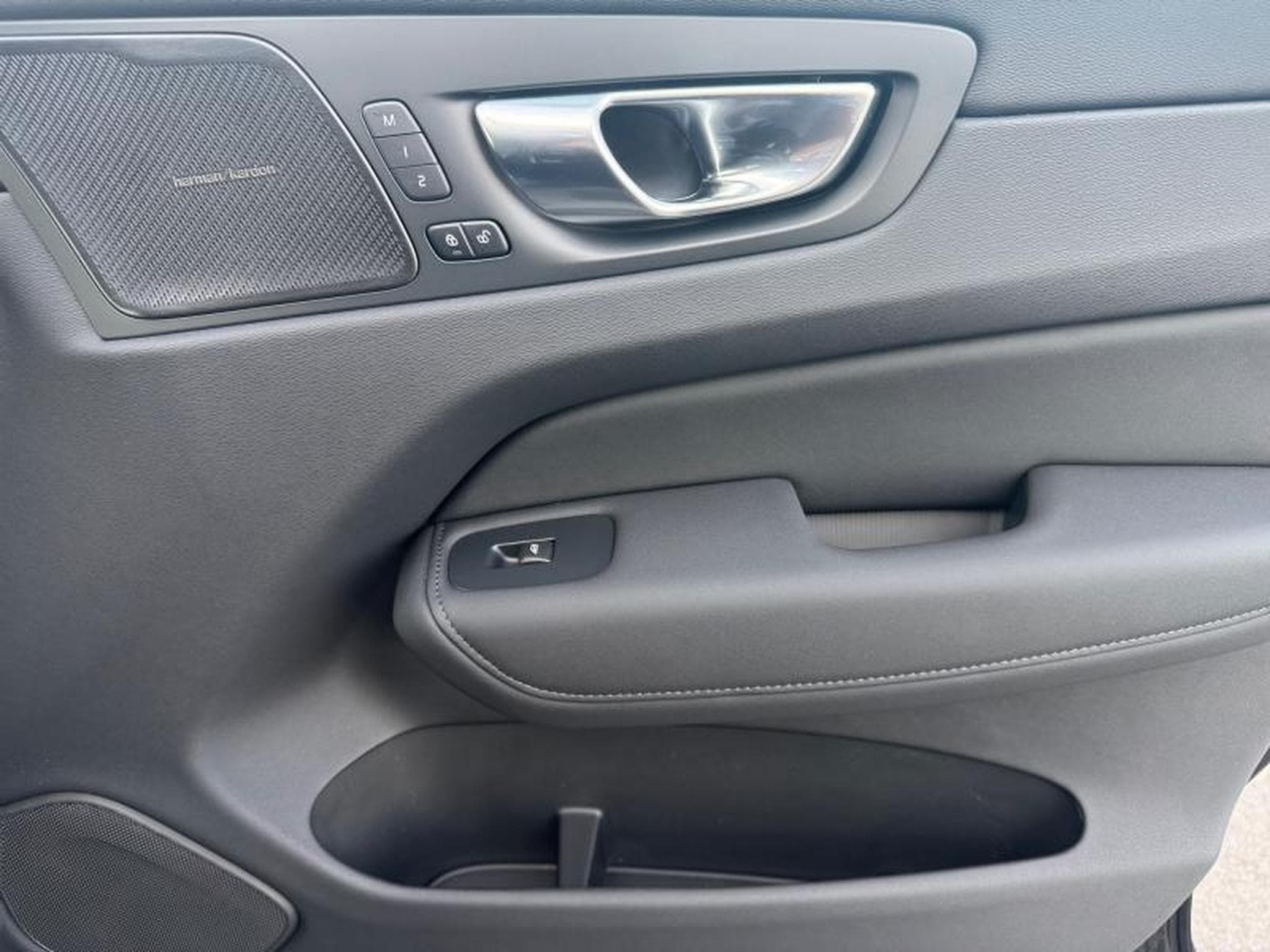 Volvo XC60 Facelift T6 Plus Dark / Hybride (2025) - Photo 21