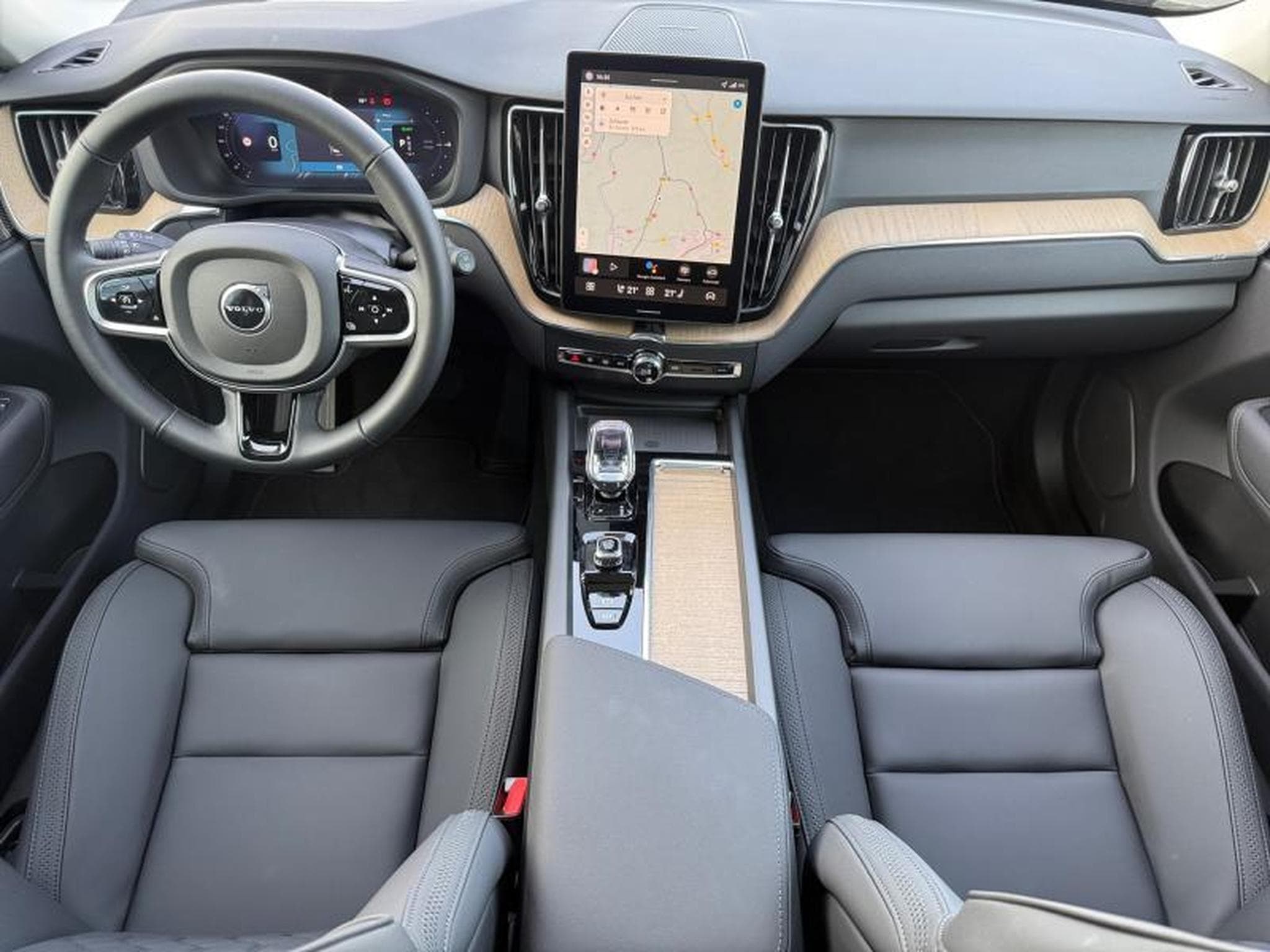 Volvo XC60 Facelift T6 Plus Dark / Hybride (2025) - Photo 3