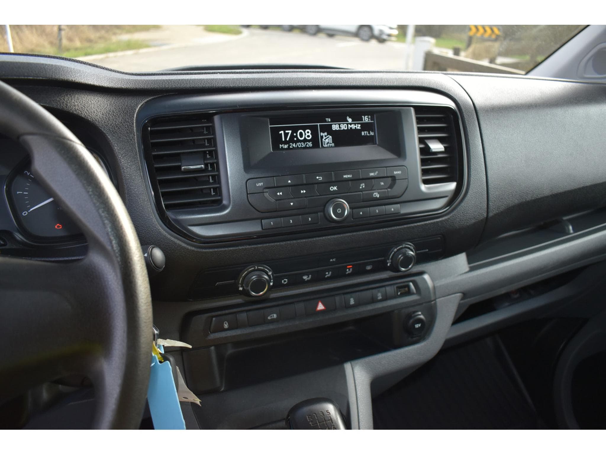 Peugeot Expert 2,0 HDi 120 Airco 3 places (2019) - Foto 11