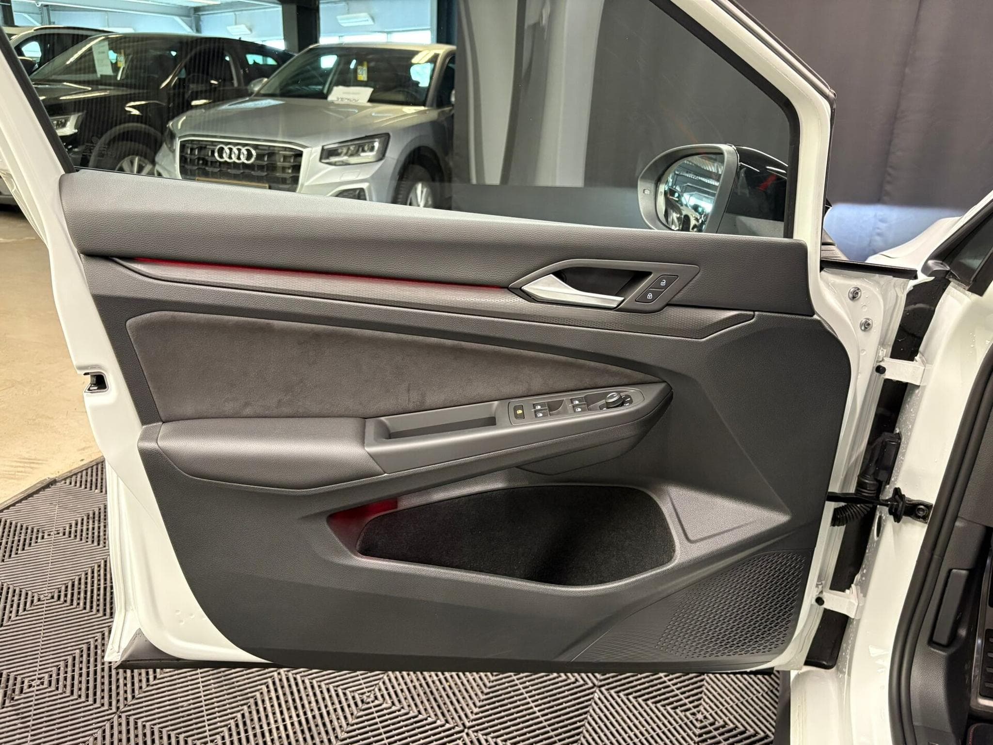 VW Golf GTI Clubsport 2.0 TSI 300cv (2022) - Photo 11