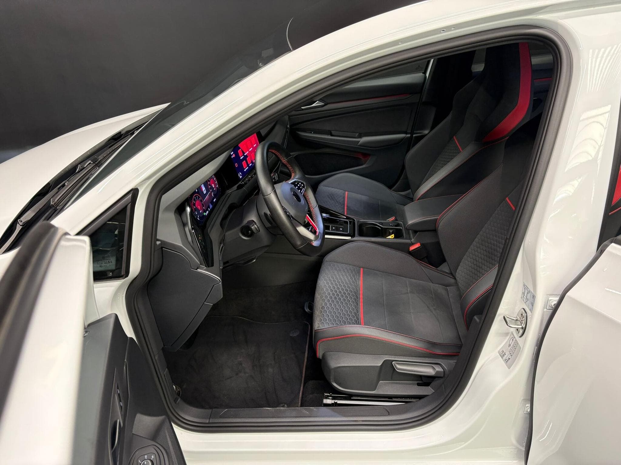 VW Golf GTI Clubsport 2.0 TSI 300cv (2022) - Photo 12