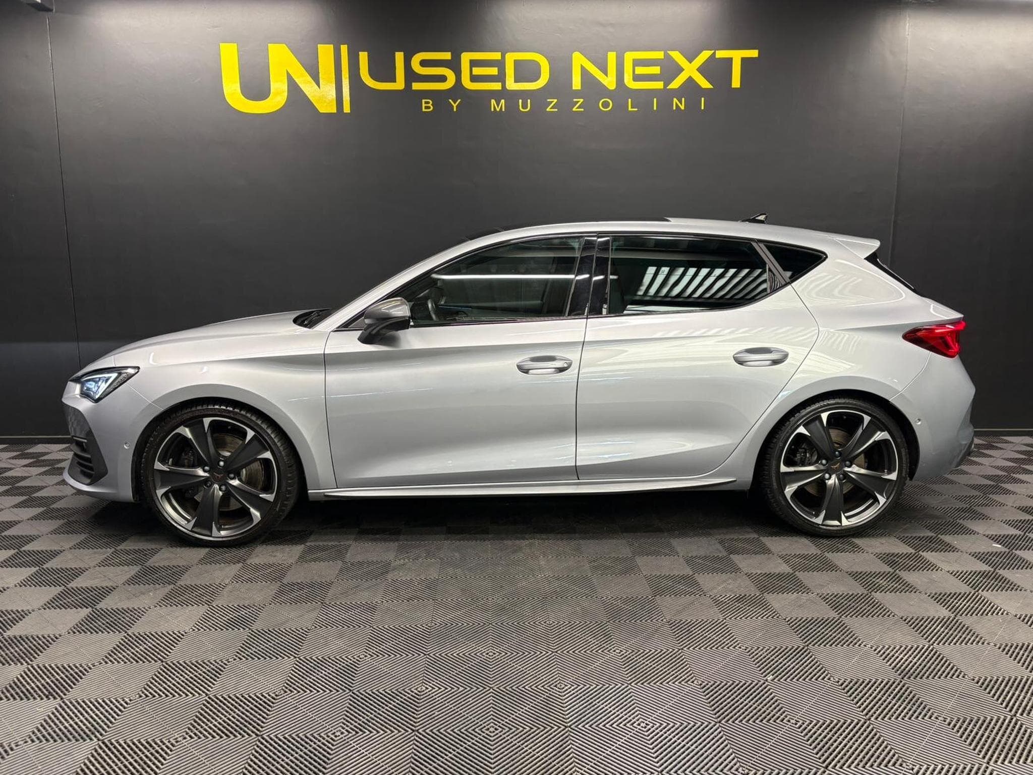 Cupra Leon VZ 2.0 TSI 300cv PANO/CUIR/CAMERA (2021) - Foto 2