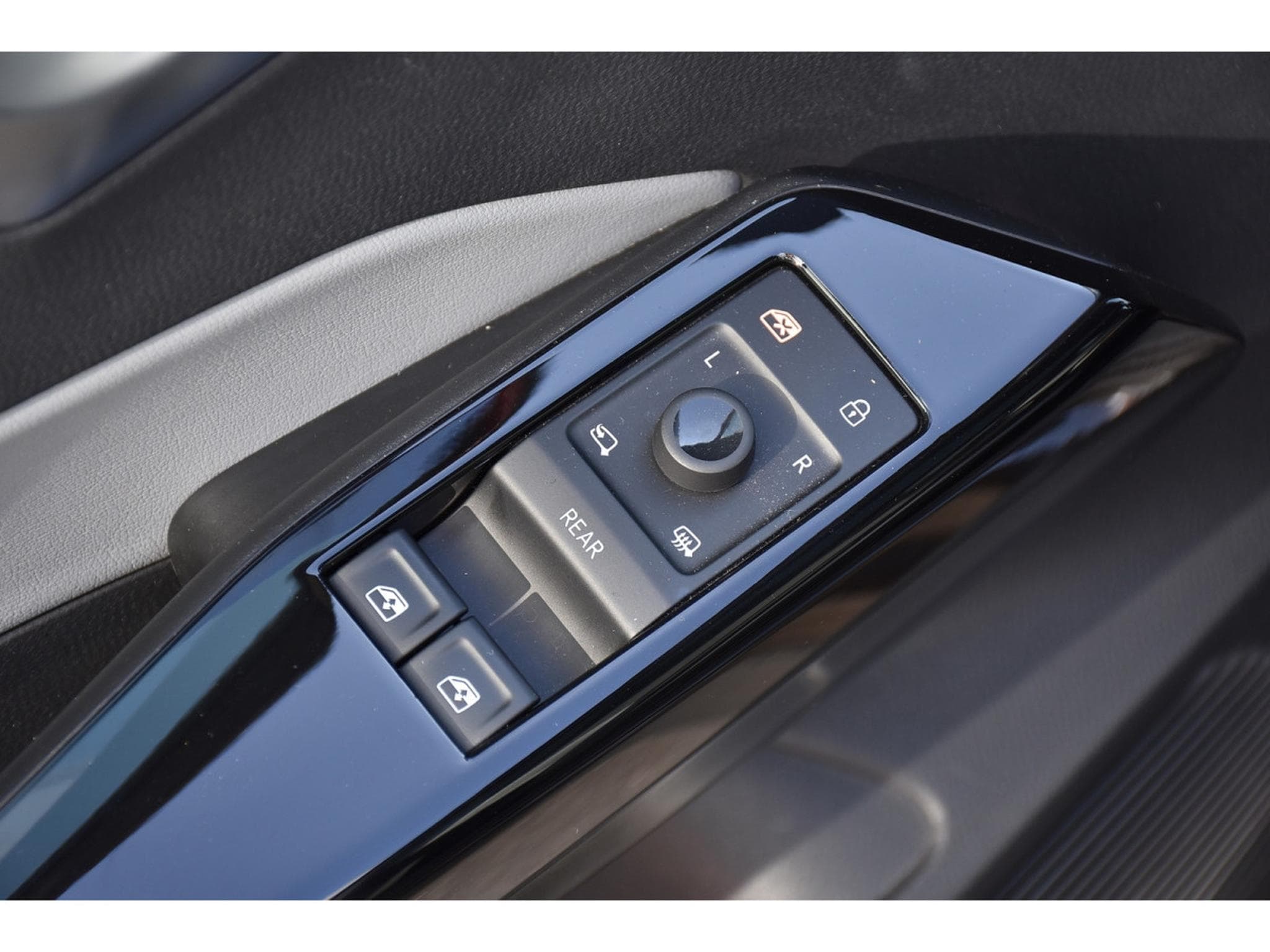 VW ID.3 58 kWh Pro Performance PANO SG SPORT MEMO TRAVEL HUD JA19 (2023) - Photo 23