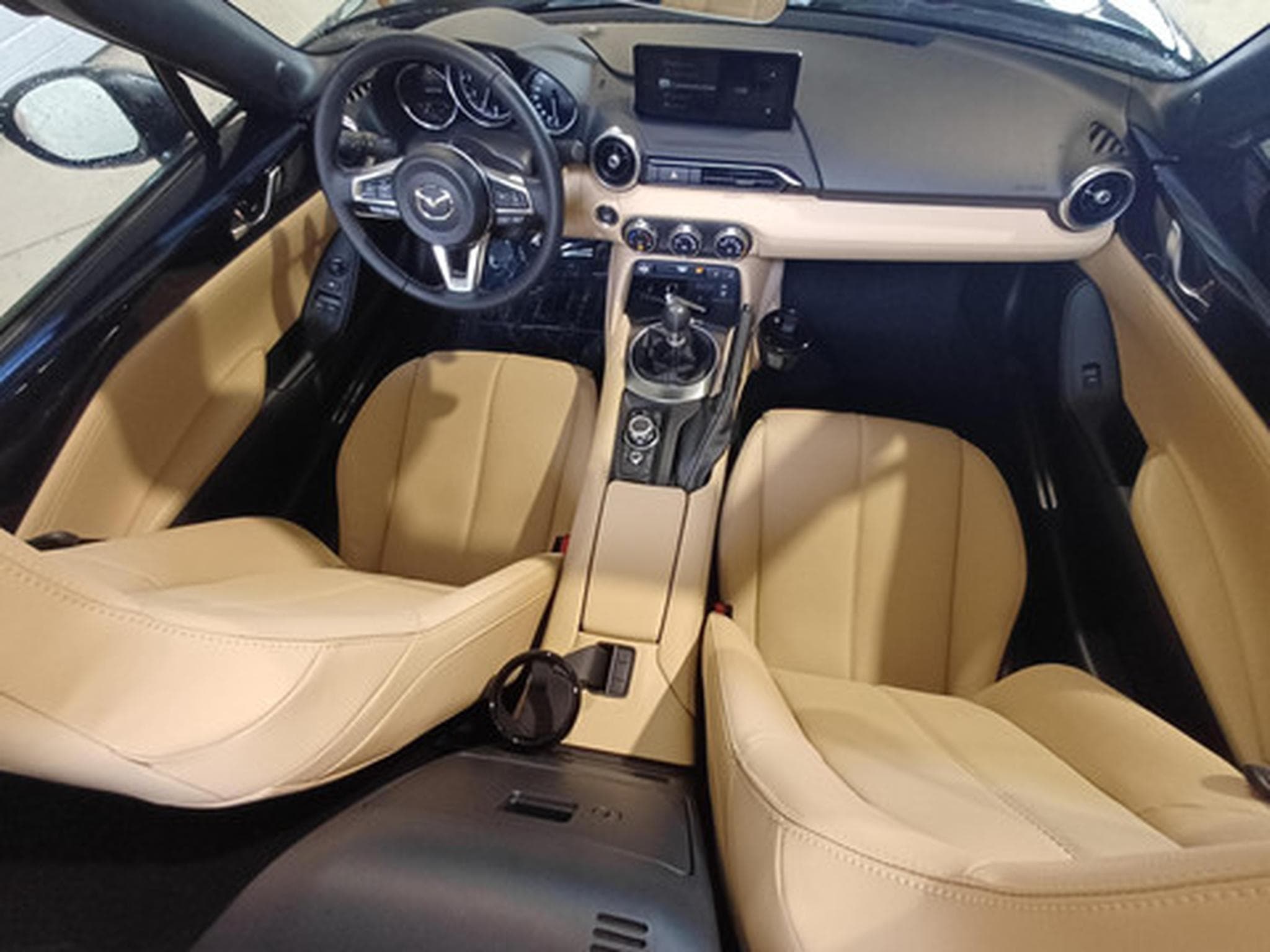 Mazda MX-5 1.5 Skyactiv-G 97kW Kazari Roadster (2026) - Photo 10