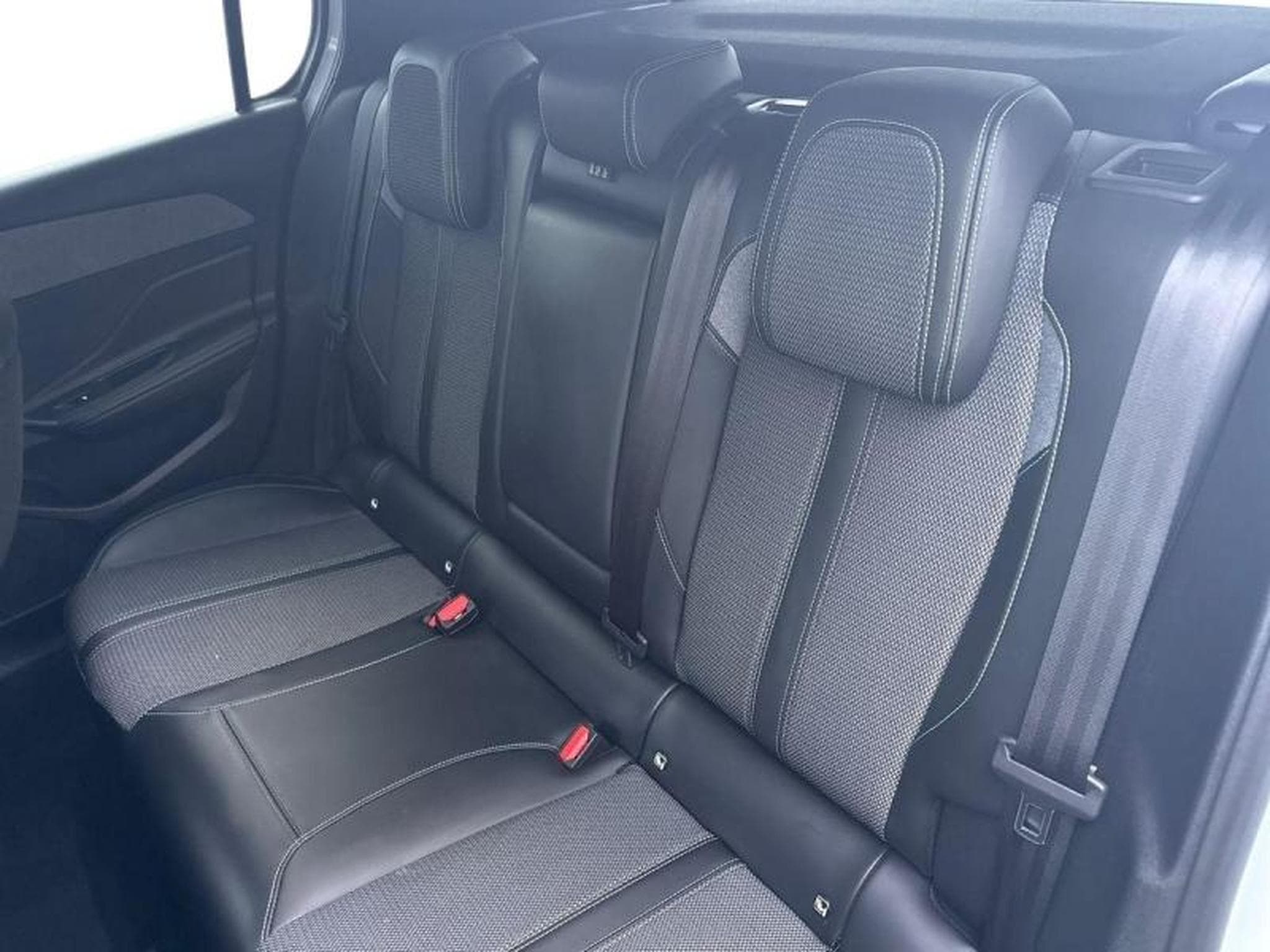 PEUGEOT 308 1.2 PureTech 130ch S&S Allure EAT8 (2024) - Photo 7