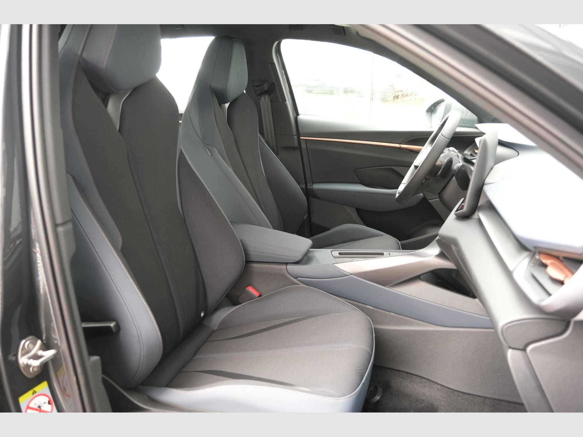 Cupra Terramar 1.5 eTSI DSG (2025) - Photo 21