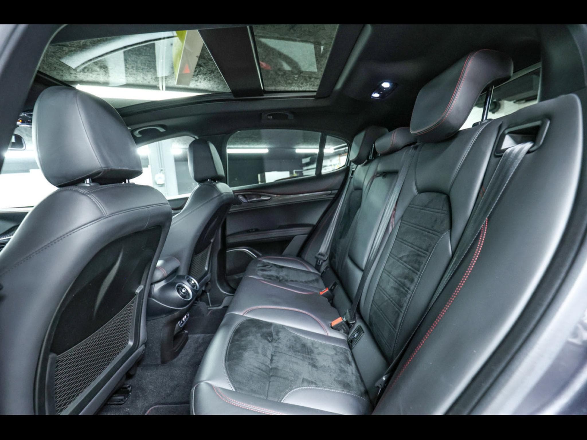 Alfa-Romeo Stelvio QUADRIFOGLIO 2.9T V6 AT8-Q4 (510 CH) - GRIGIO VESUVIO (2020) - Foto 11