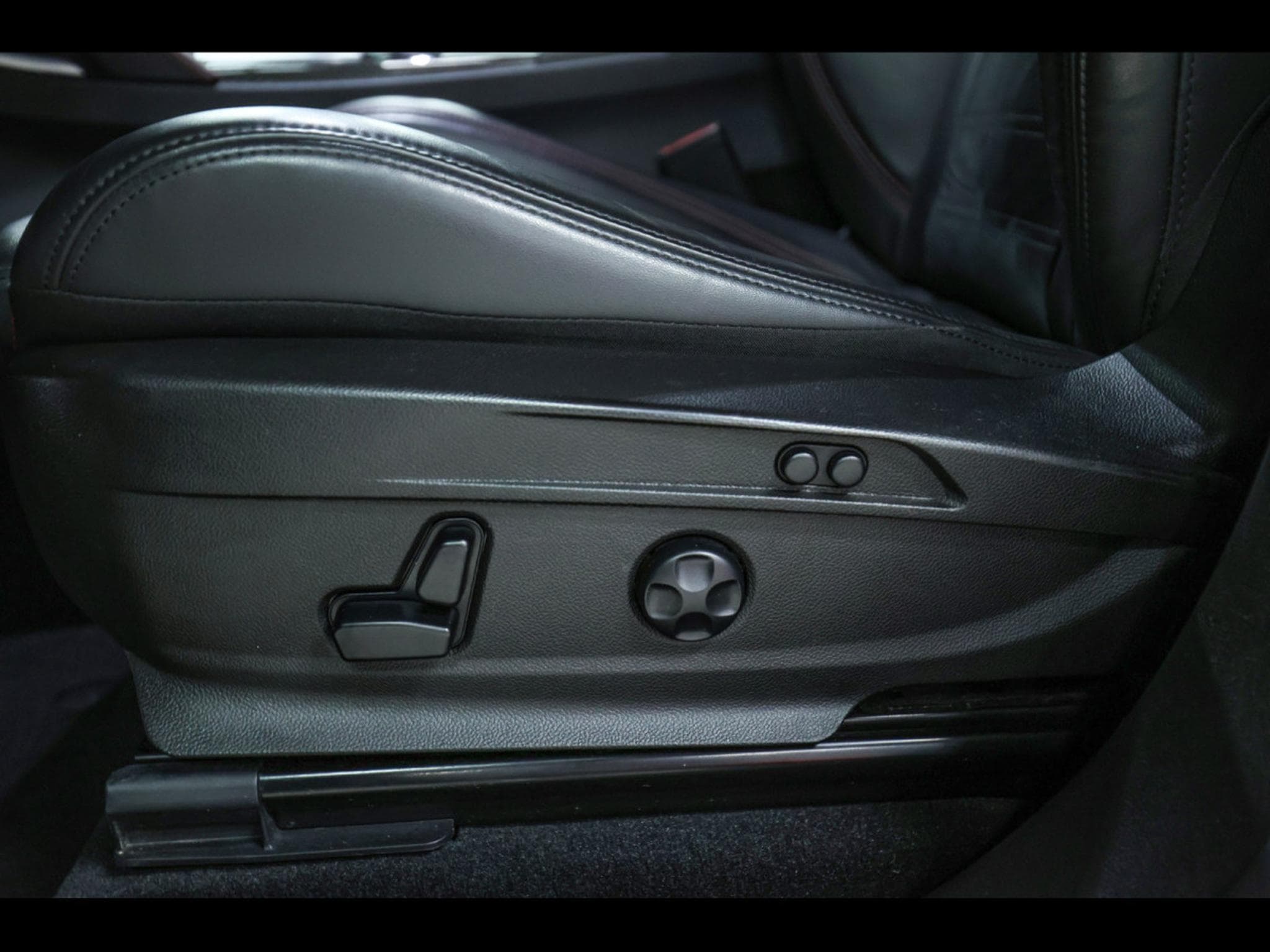 Alfa-Romeo Stelvio QUADRIFOGLIO 2.9T V6 AT8-Q4 (510 CH) - GRIGIO VESUVIO (2020) - Foto 13