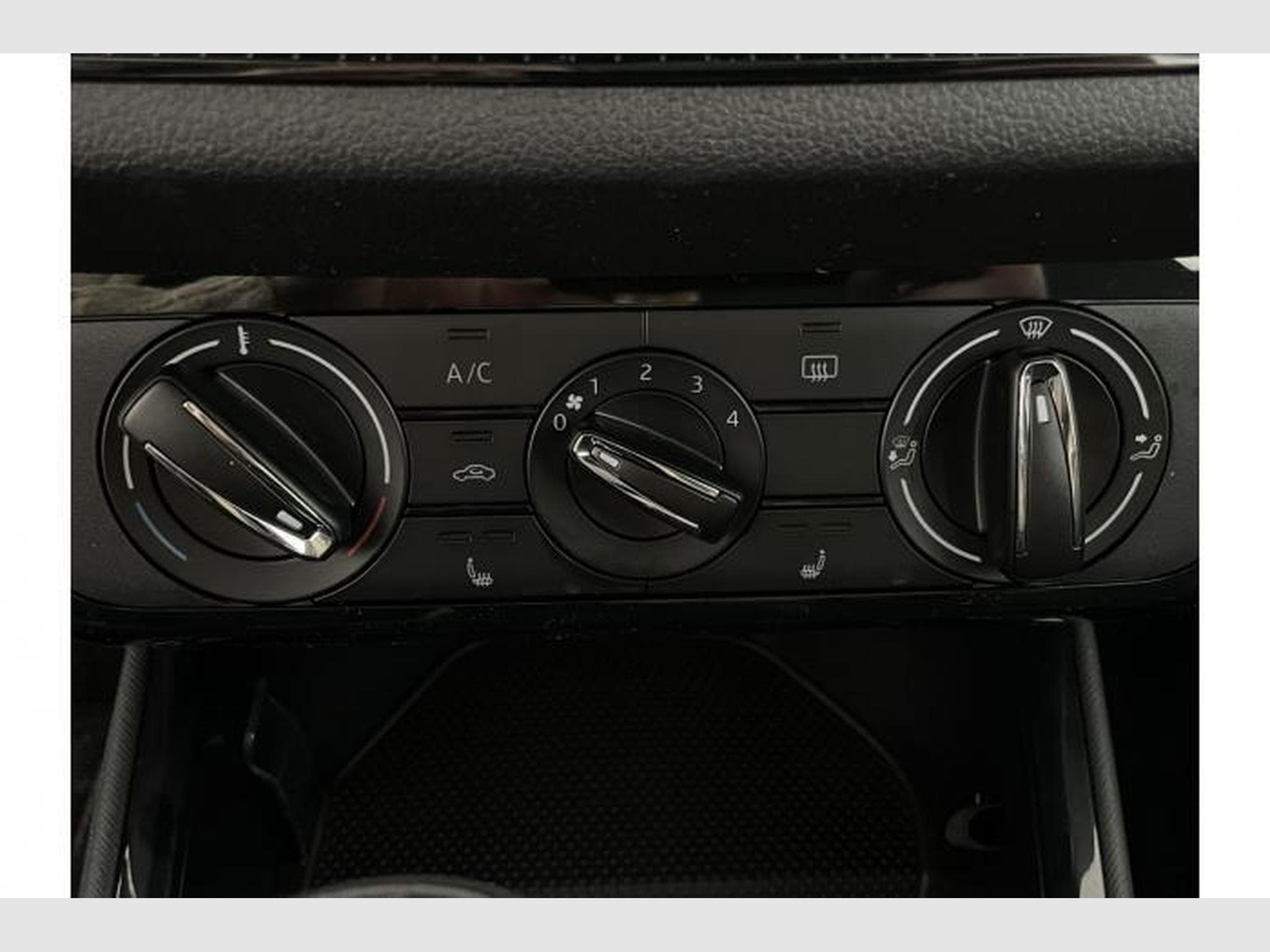 Skoda Fabia Essence (2026) - Photo 18