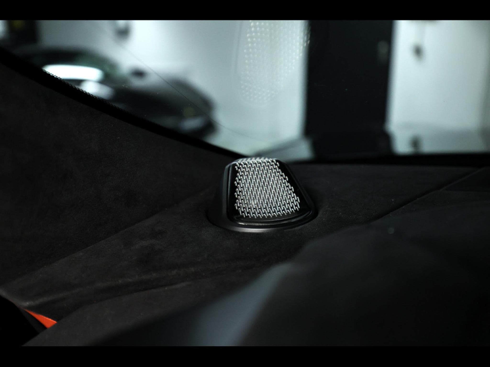 Aston-Martin Vanquish III VOLANTE V12 BI-TURBO 5.2°XPEL STEALTH (2025) - Photo 17