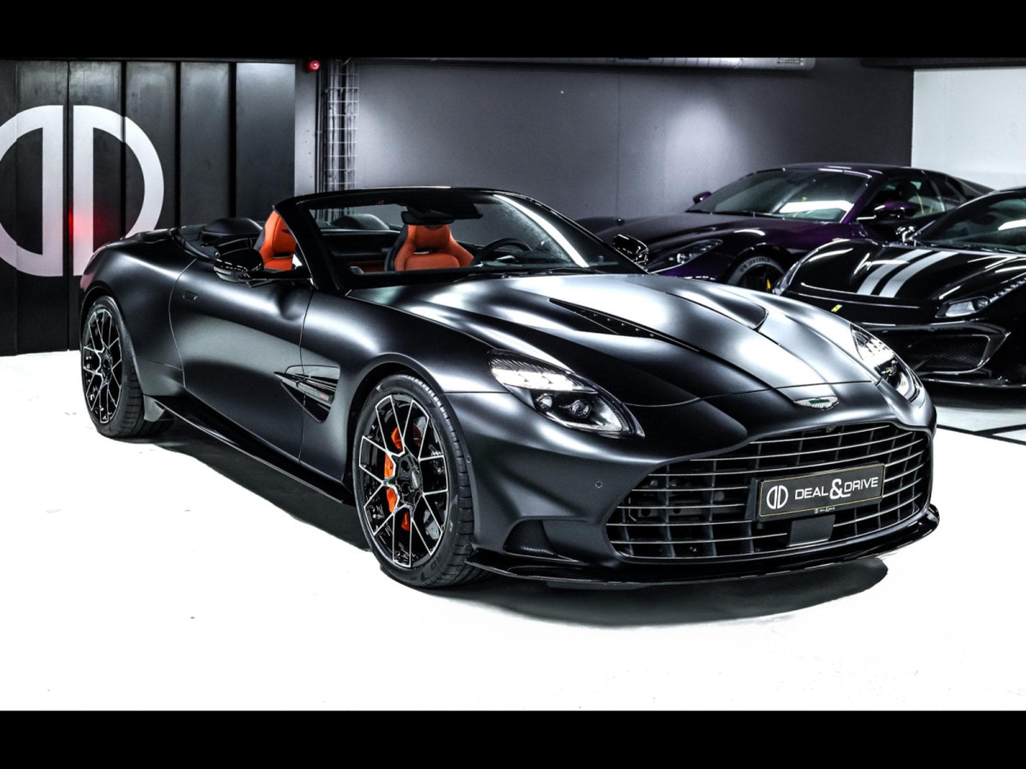 Aston-Martin Vanquish III VOLANTE V12 BI-TURBO 5.2°XPEL STEALTH (2025) - Photo 6