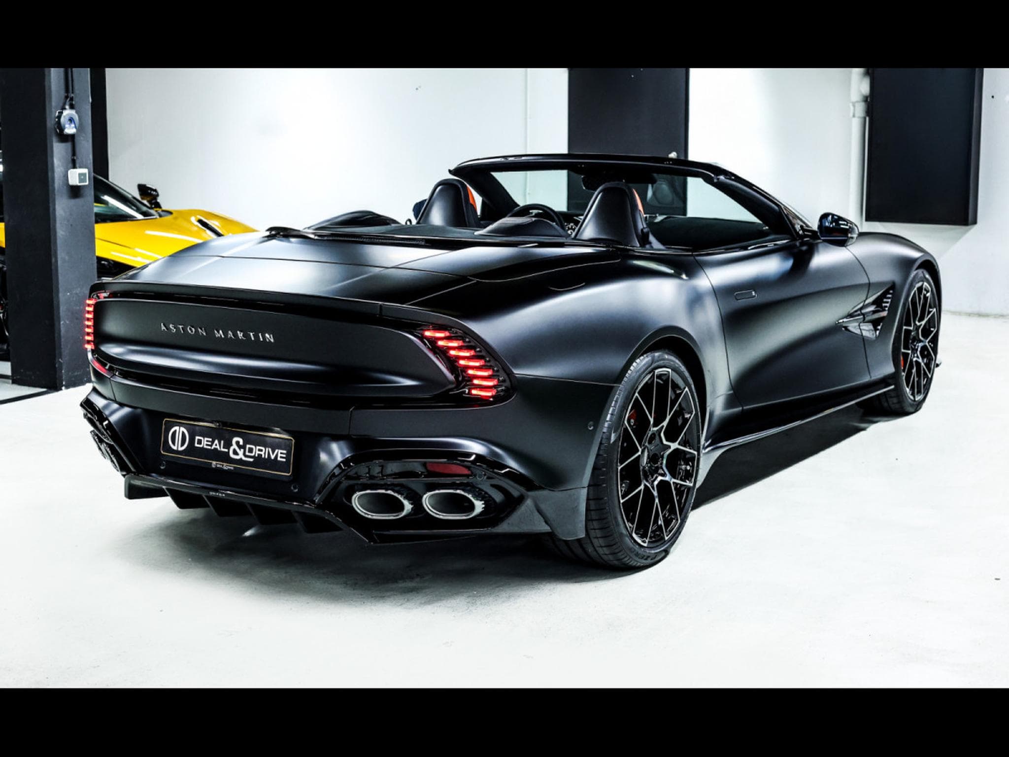 Aston-Martin Vanquish III VOLANTE V12 BI-TURBO 5.2°XPEL STEALTH (2025) - Photo 7