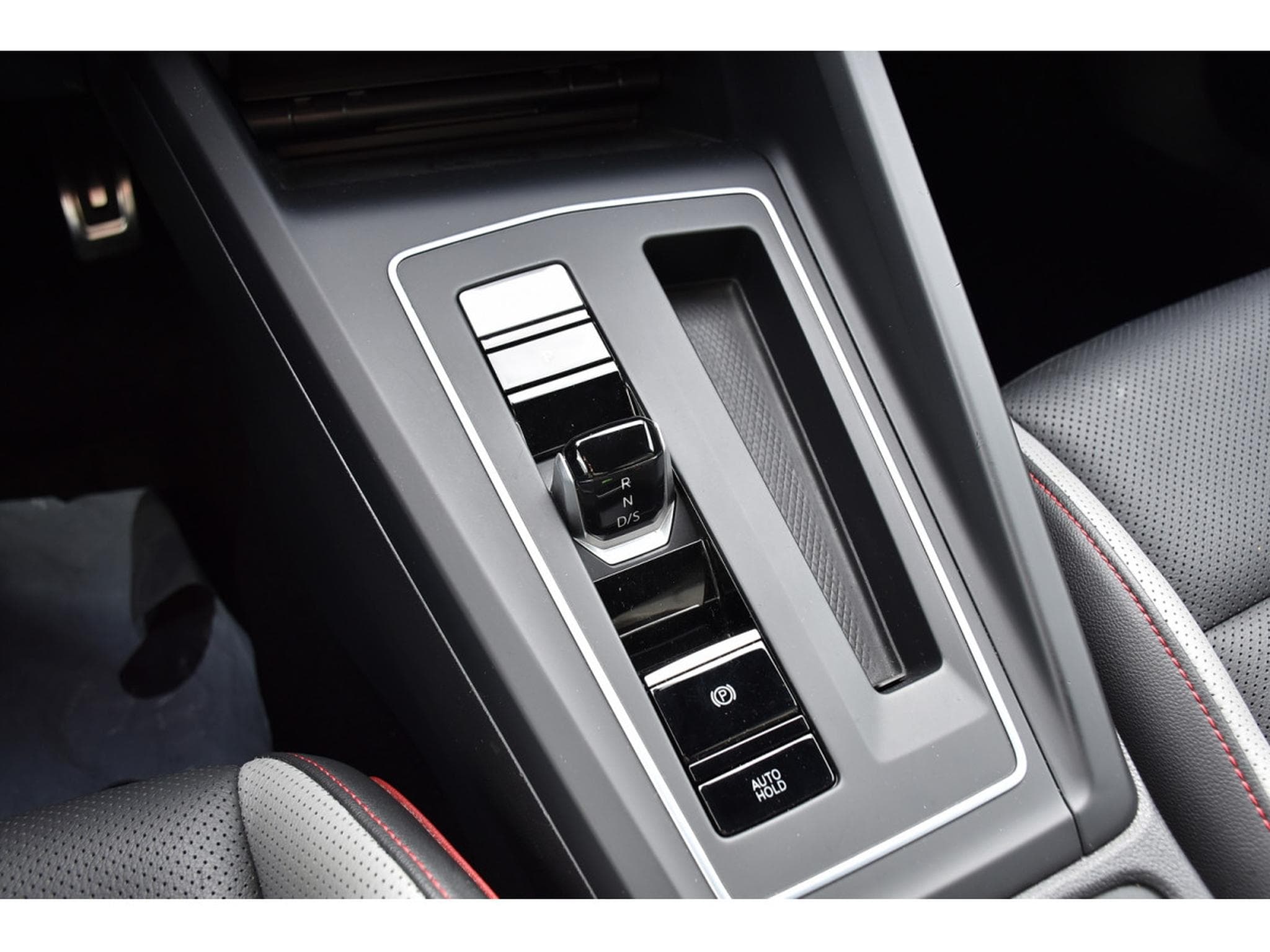 VW Golf GTI 2.0 TSI DSG CUIR MEMO HARMAN ACC TRAVEL GPS (2021) - Foto 22