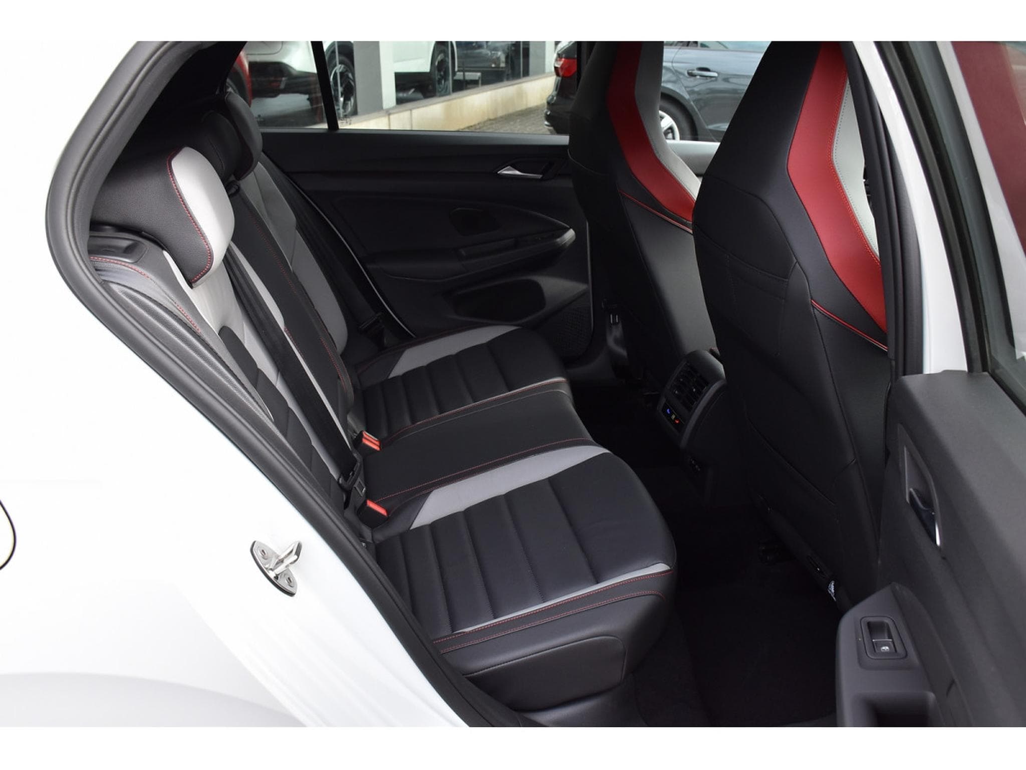 VW Golf GTI 2.0 TSI DSG CUIR MEMO HARMAN ACC TRAVEL GPS (2021) - Foto 8