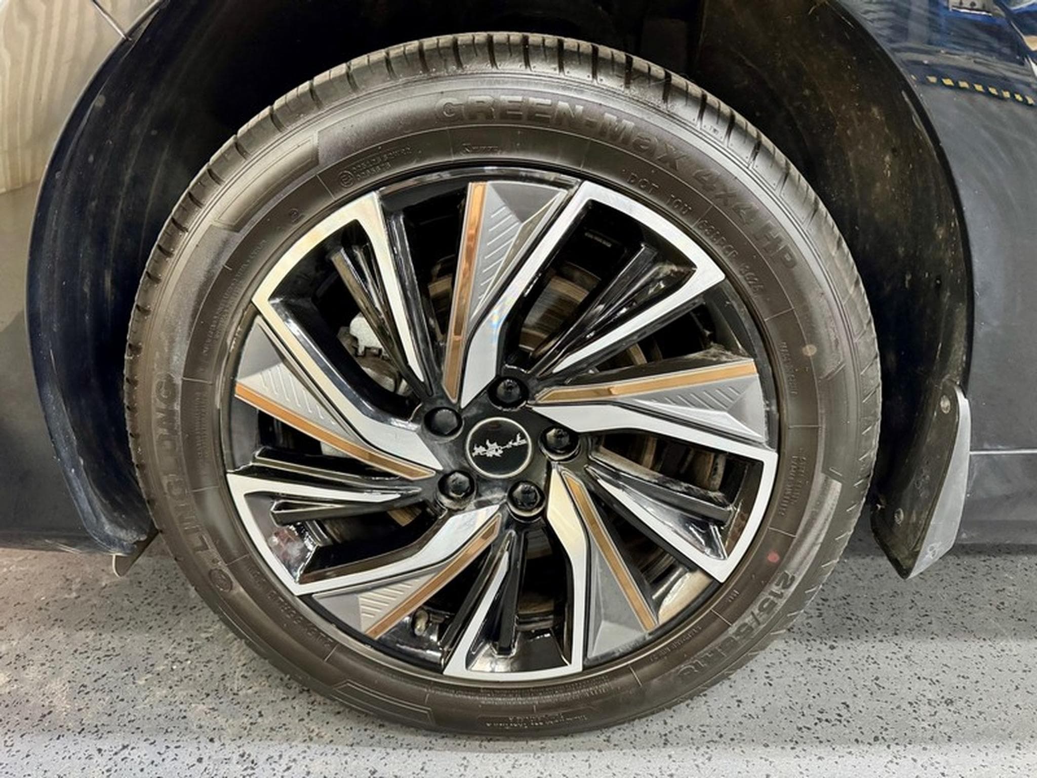 Forthing U-Tour U-Tour 1.5 177cv Auto AttRem/ToitO+P/SiègCh+V (2025) - Photo 3