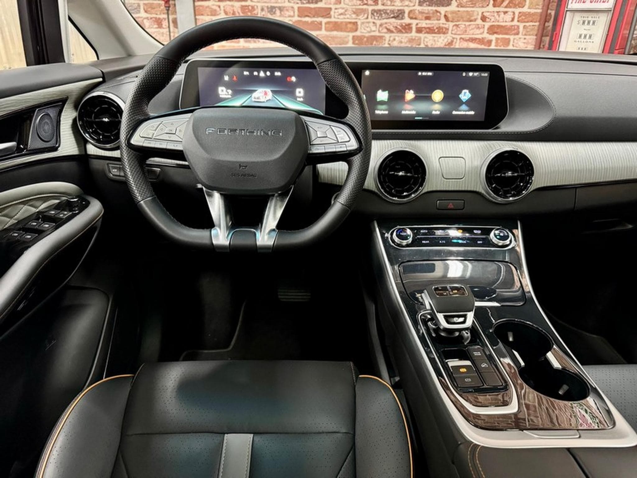 Forthing U-Tour U-Tour 1.5 177cv Auto AttRem/ToitO+P/SiègCh+V (2025) - Photo 4