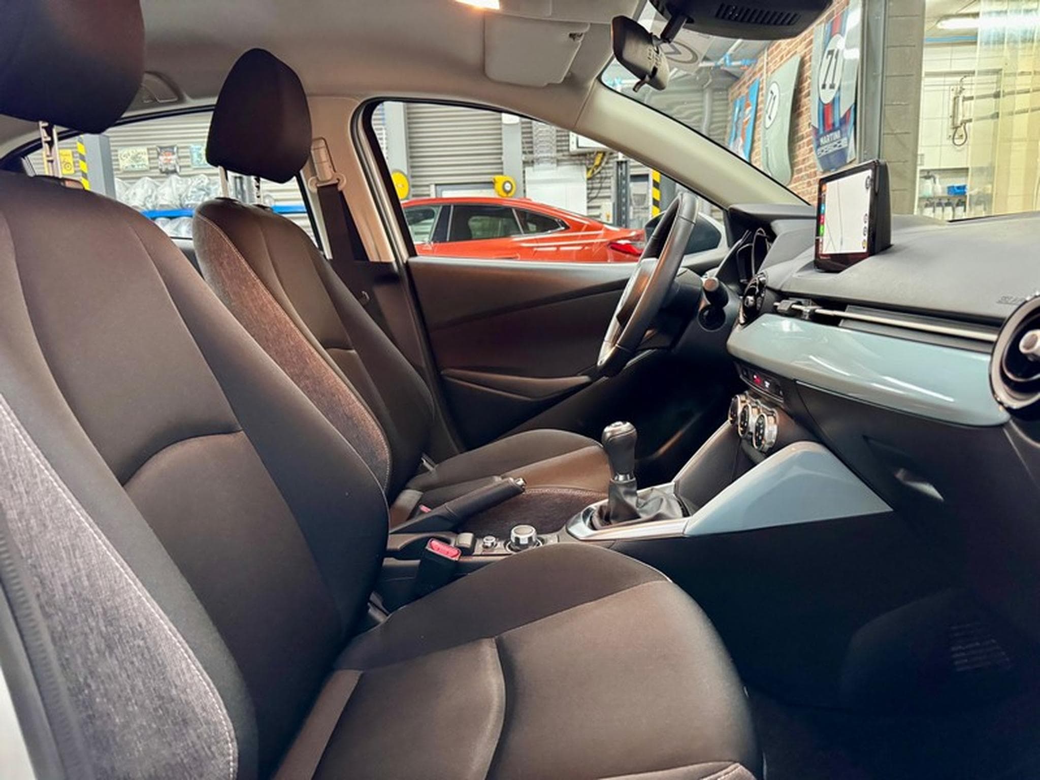 Mazda 2 2 1.5 90cv CENTER-LINE (2024) - Foto 8