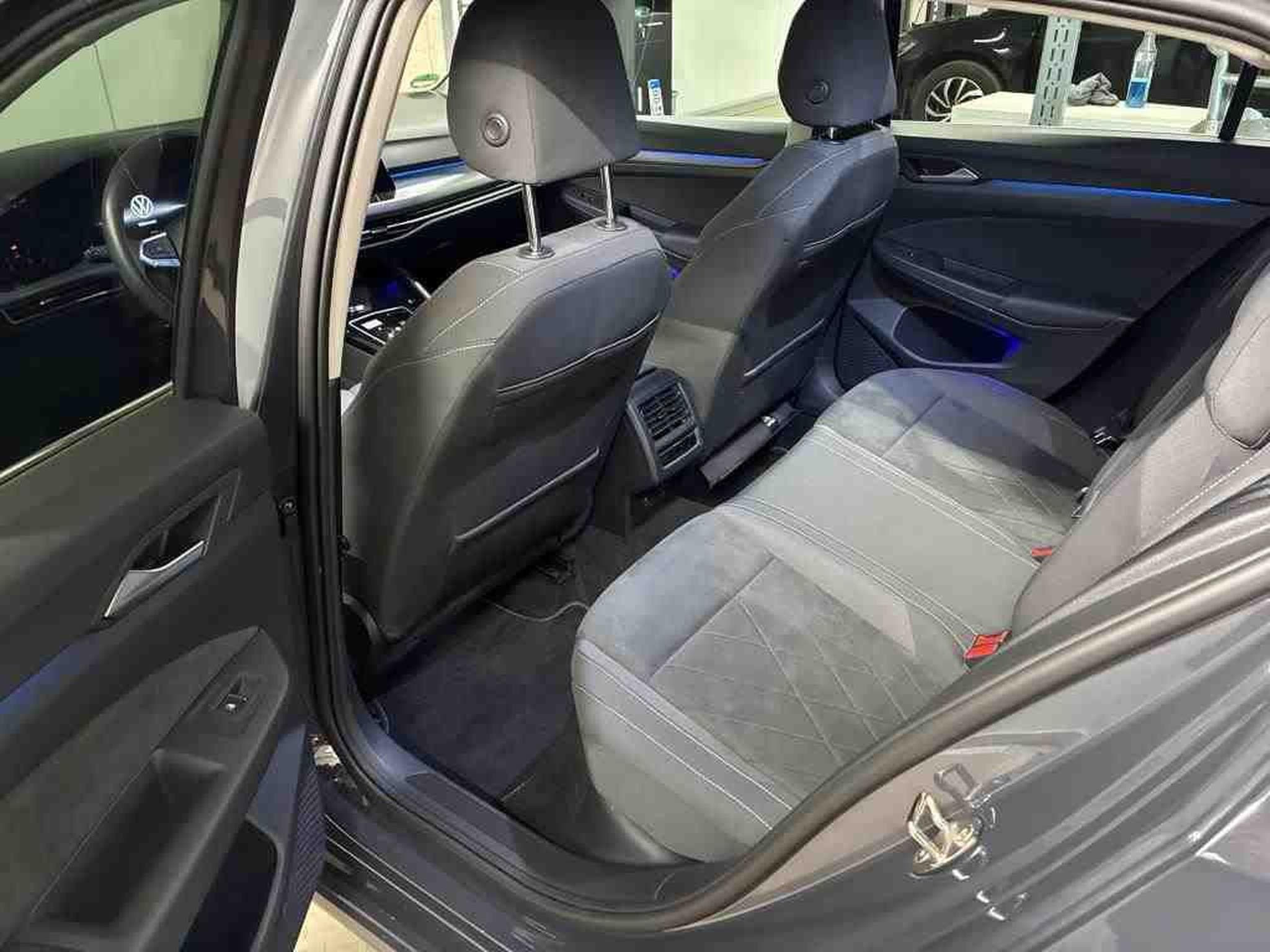 VW Golf STYLE 2.0 TDI 150CV DSG7 *CAMERA* NAVI * SIEGES CHAUFF* (2024) - Photo 5