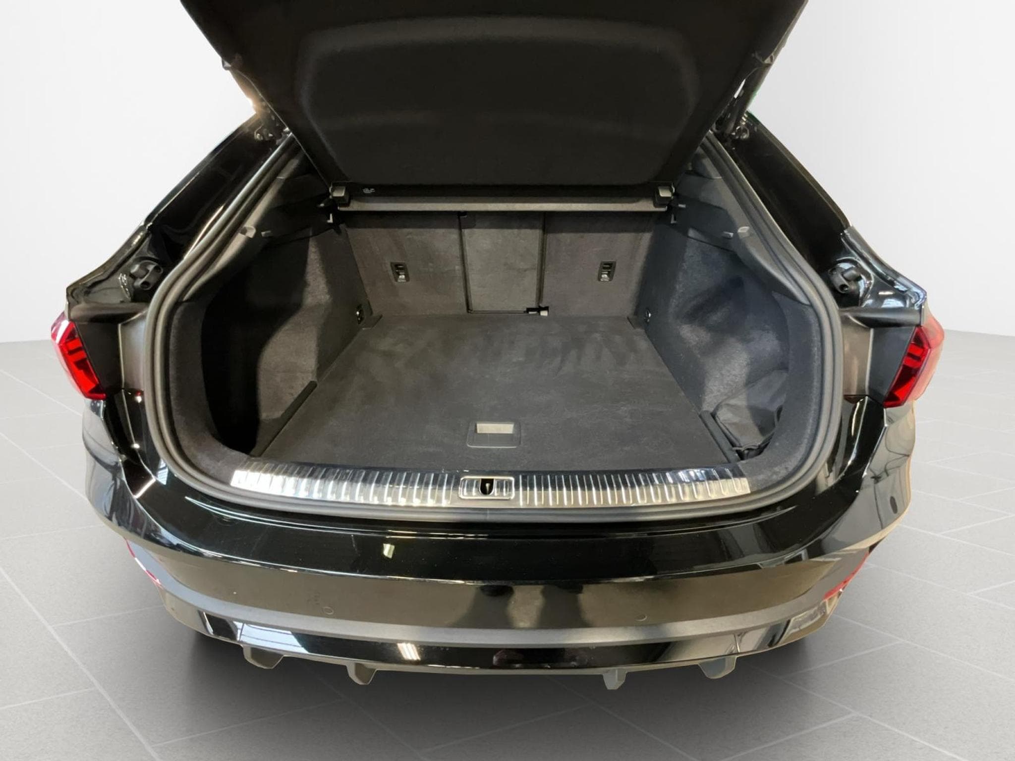 Audi Q3 SB+S-line+S-Tronic+35TFSI+LED (2025) - Photo 16