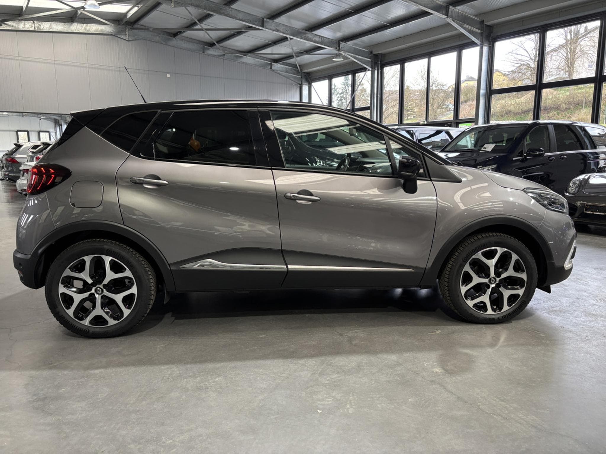 Renault Captur 0.9 TCe 90ch INTENS (2019) - Photo 2