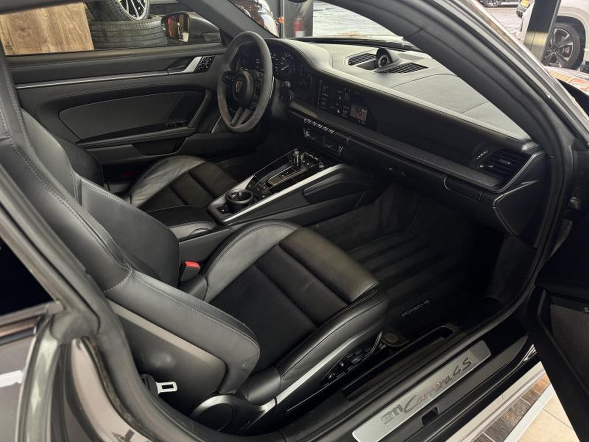 Porsche 911 Carrera 4S (2019) - Photo 10