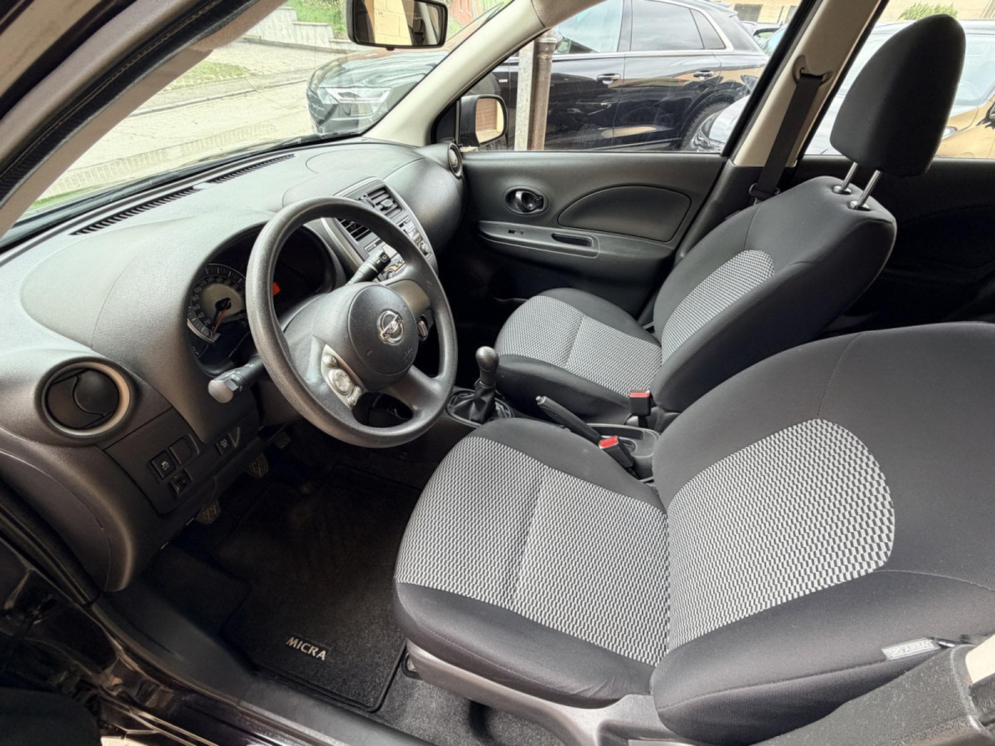 Nissan Micra 1.2 essence 80cv (2017) - Photo 9