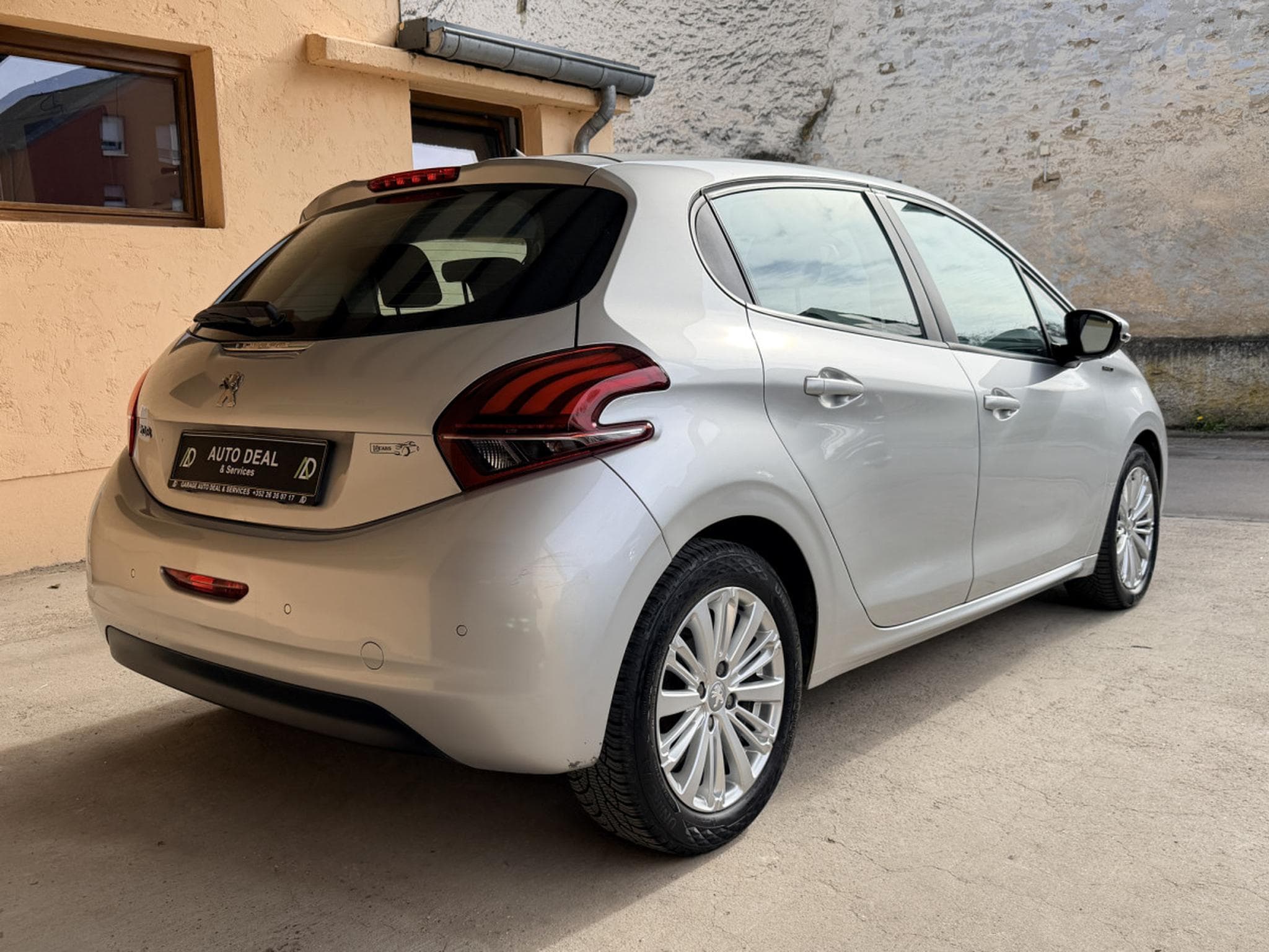 Peugeot 208 1.2 Signature 45.000km (2018) - Photo 5