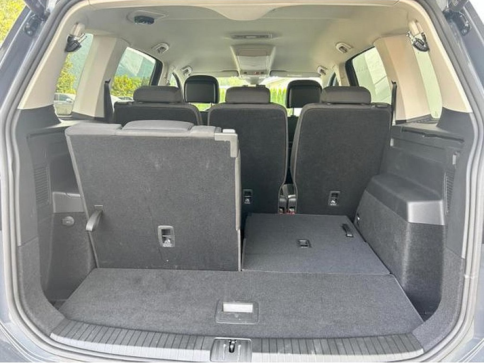 VW Touran (2025) - Photo 24