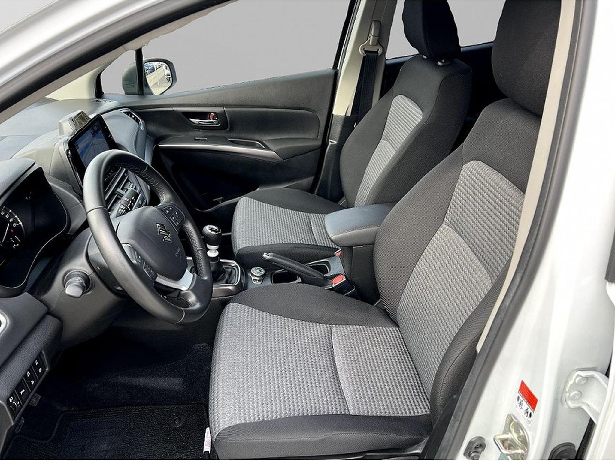 Suzuki S-Cross (2025) - Photo 7