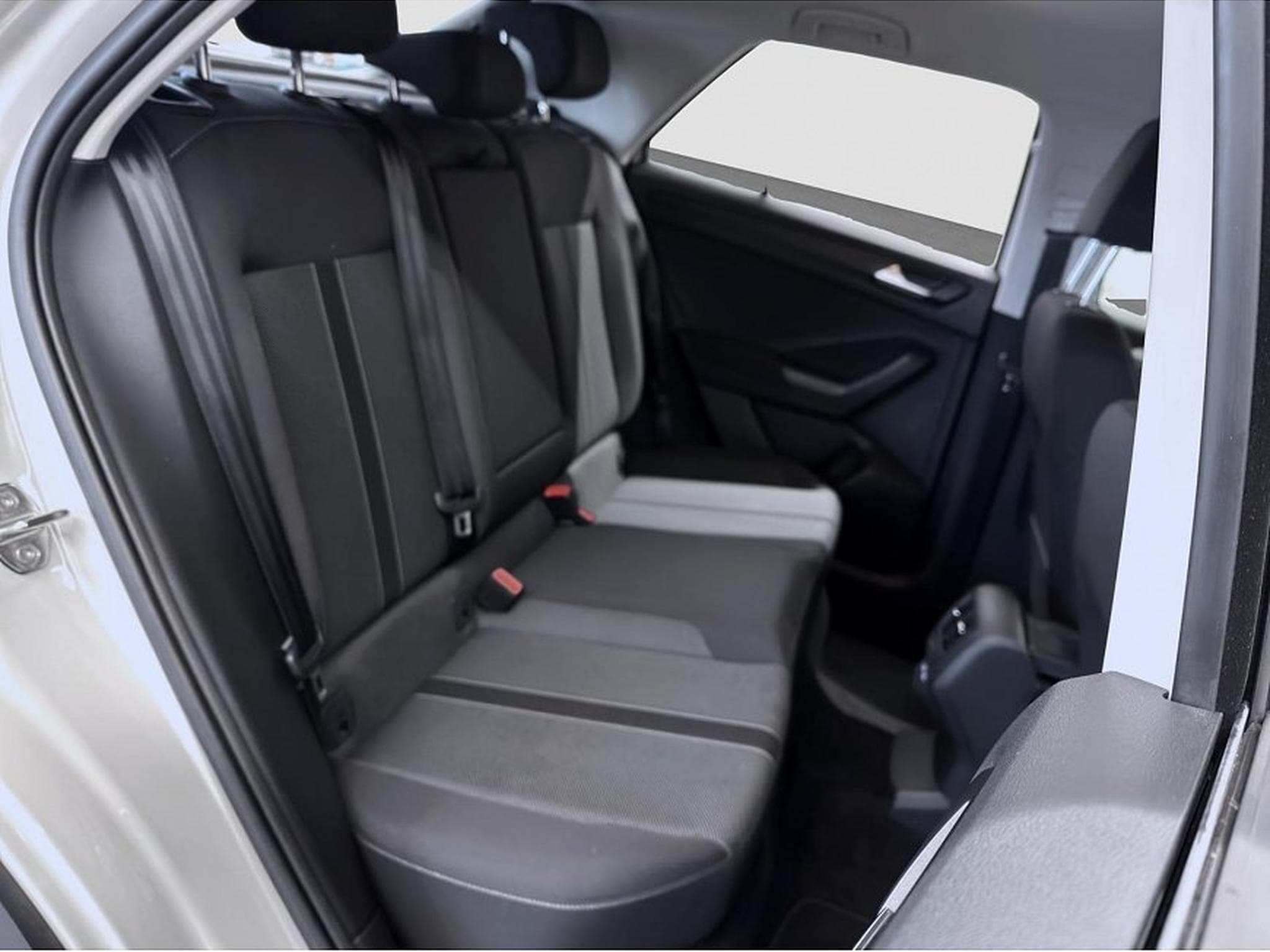 VW T-Roc (2025) - Photo 18