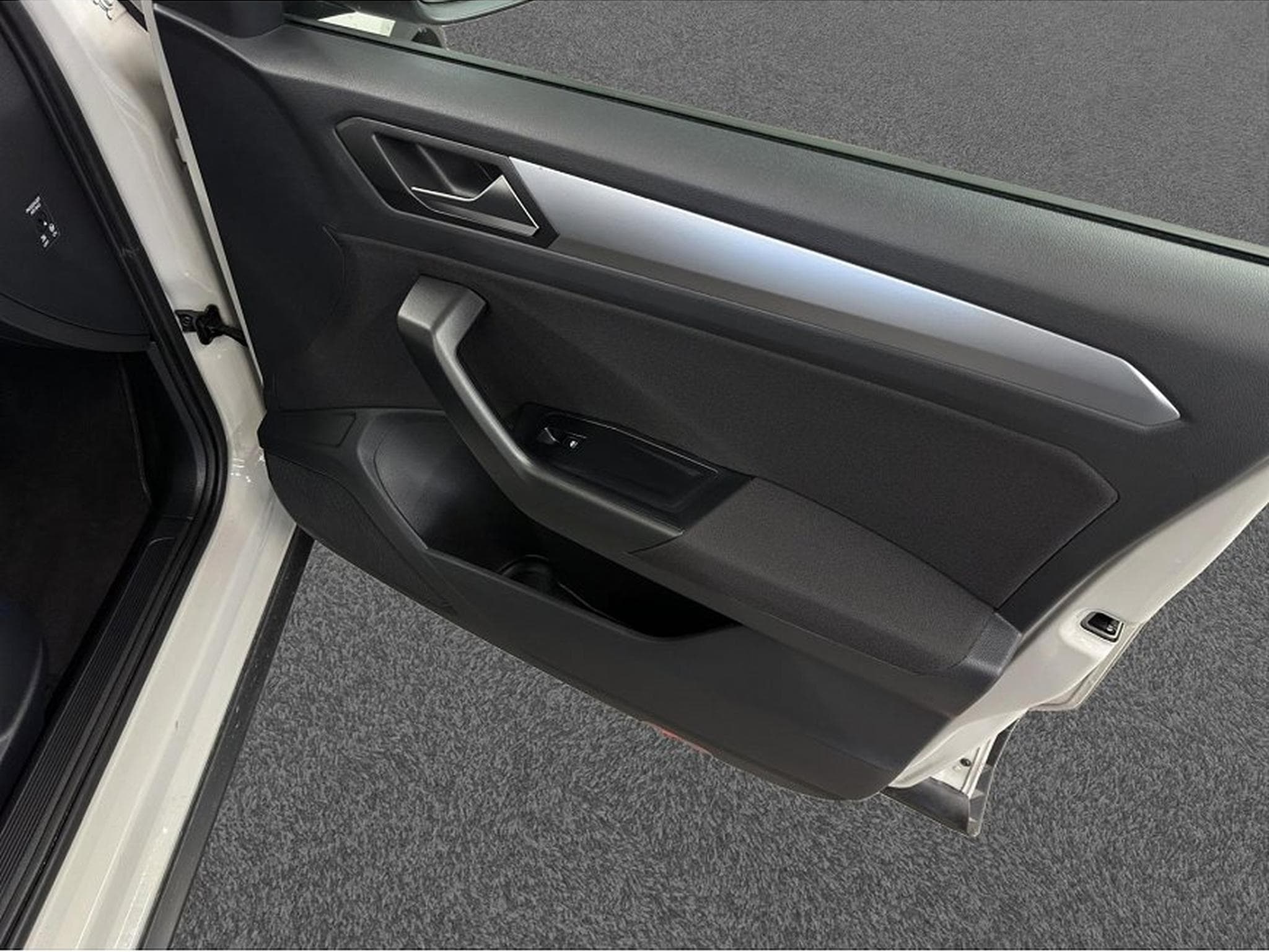 VW T-Roc (2025) - Photo 25