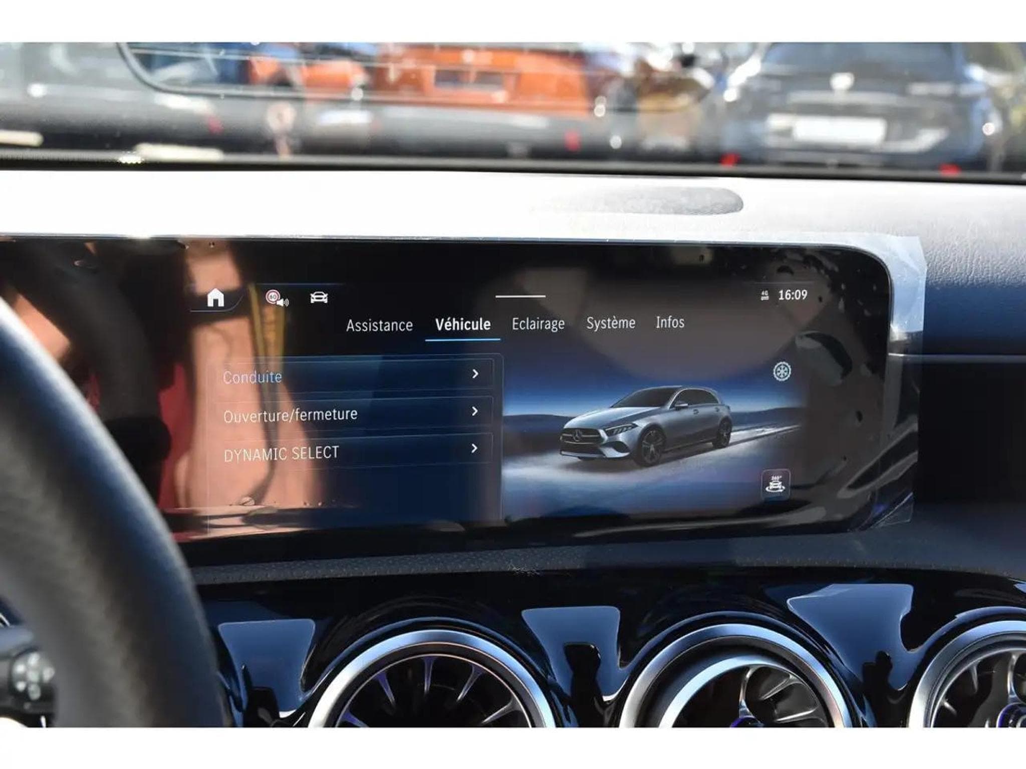 Mercedes GLA 200 (2025) - Photo 16