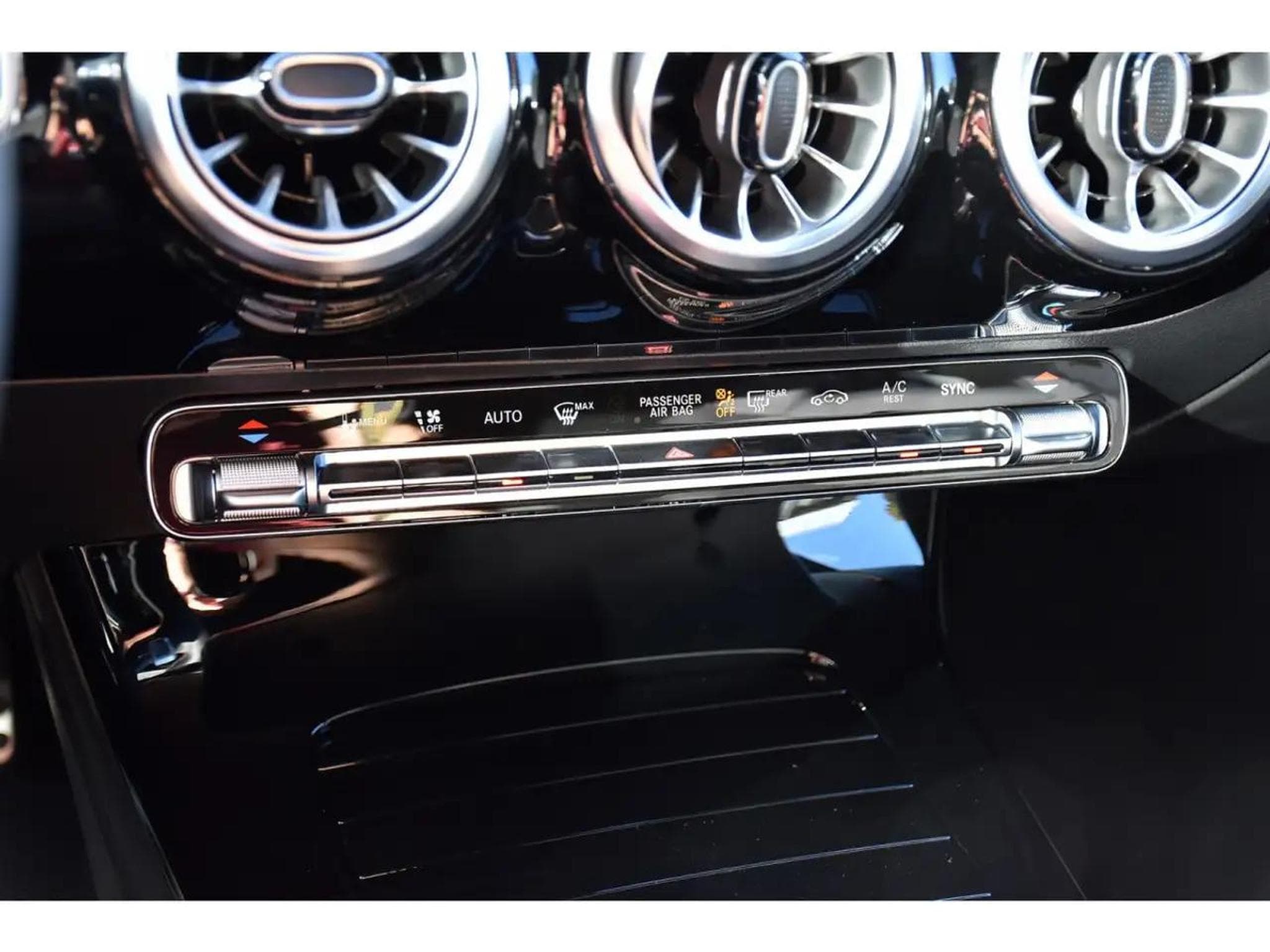 Mercedes GLA 200 (2025) - Photo 21