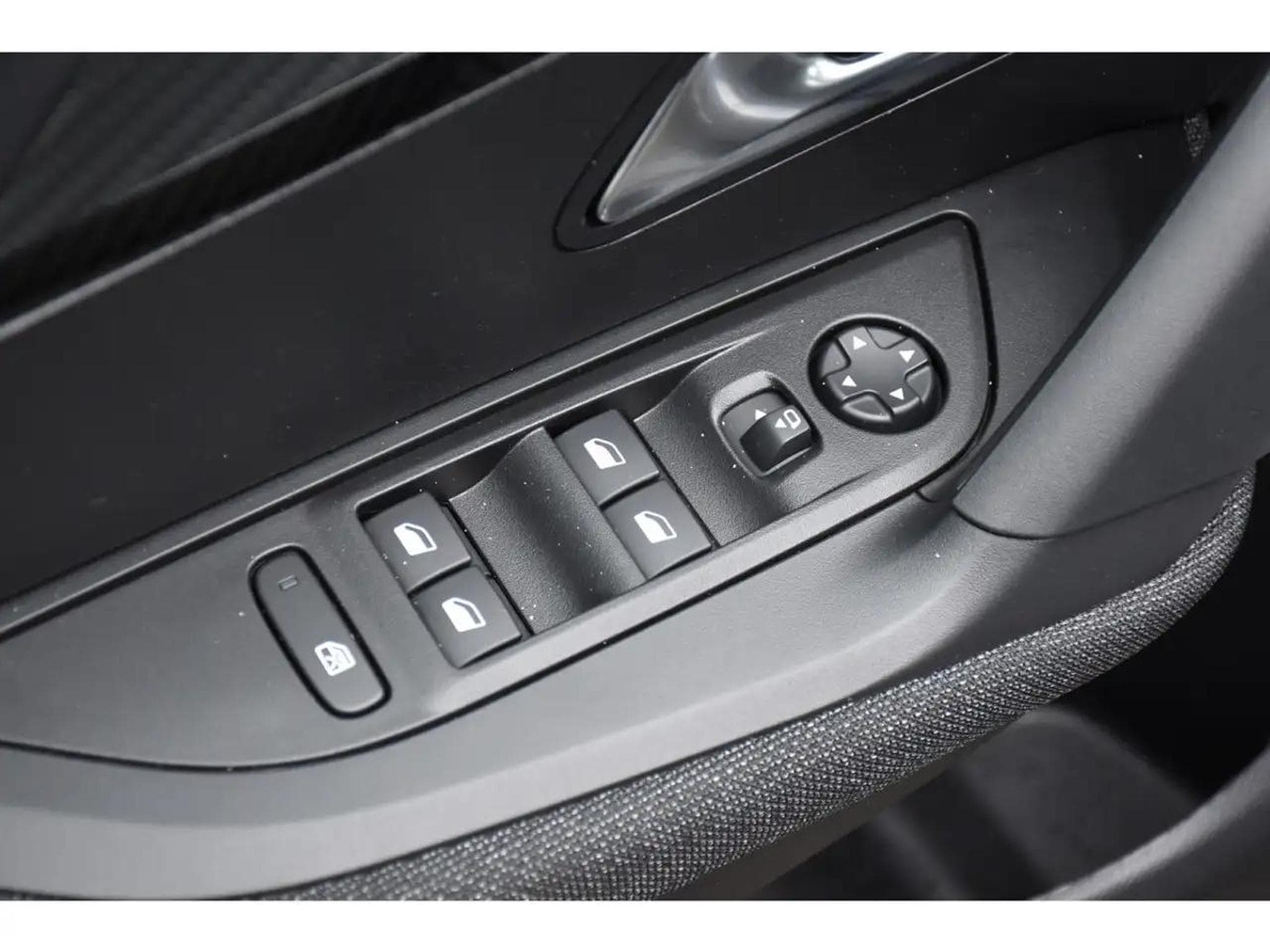 Peugeot 2008 (2025) - Photo 16