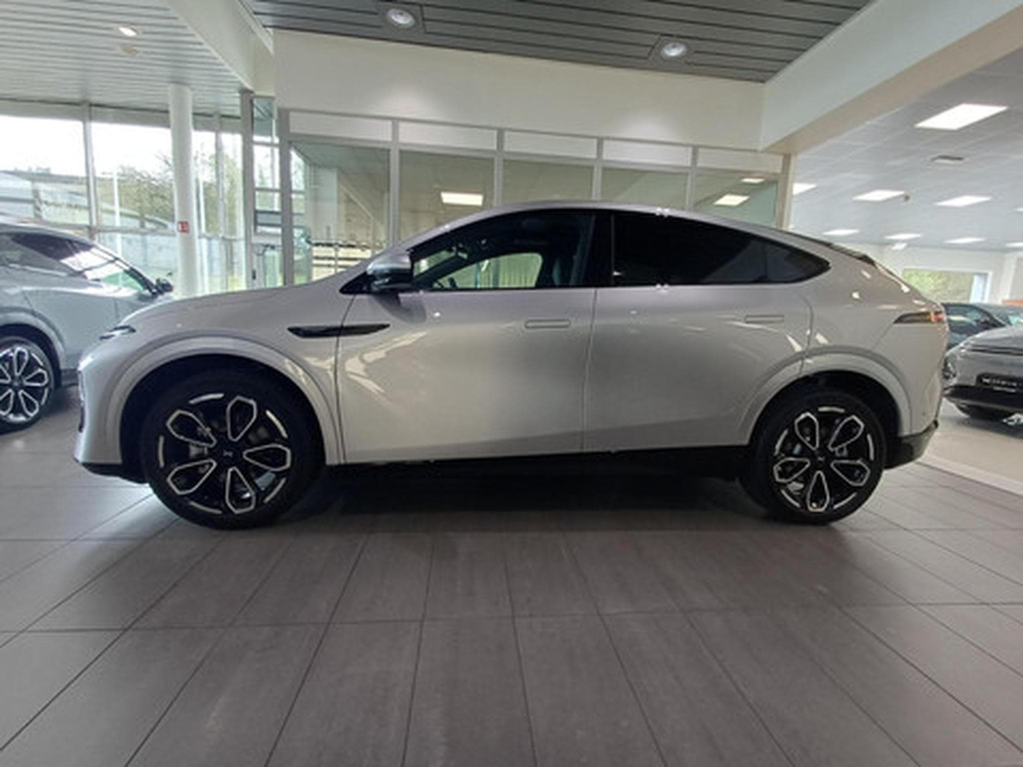 XPENG G6 New RWD Long Rang BEV 81KWH Long Range RWD (2026) - Photo 4