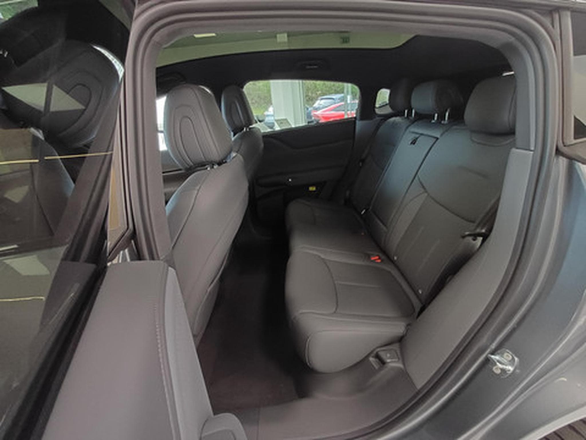 Xpeng G6 New AWD Performan BEV 81KWH Performance AWD (2026) - Photo 9