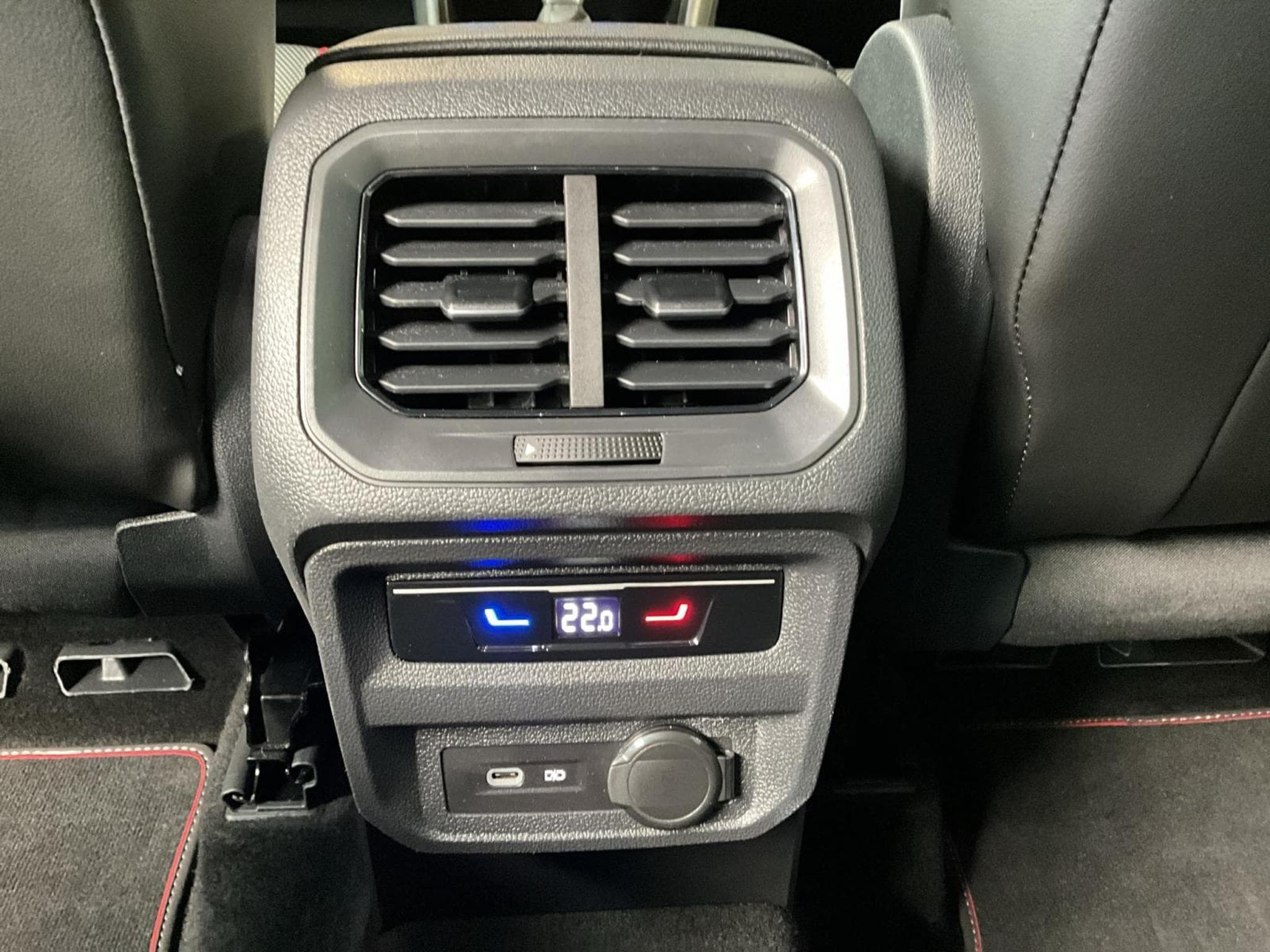 VW Tiguan Urban-Sport+DSG+LED+NAVI (2024) - Foto 18