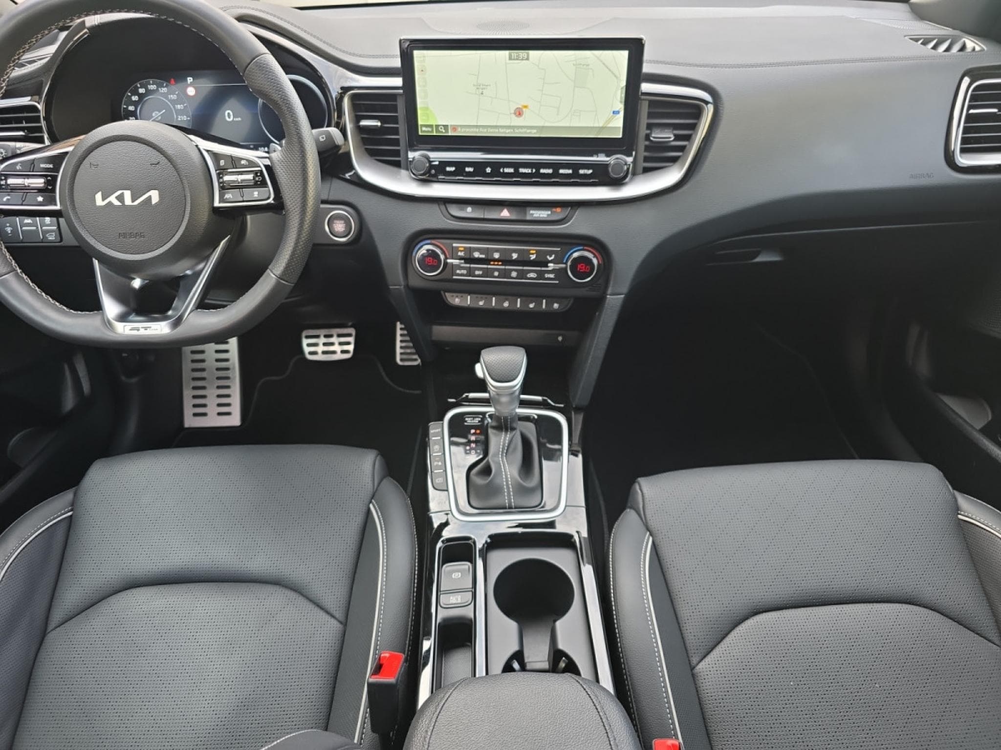 Kia Ceed SW GT Line Plus 1.5 T-GDI 140 DCT7 (2025) - Photo 11