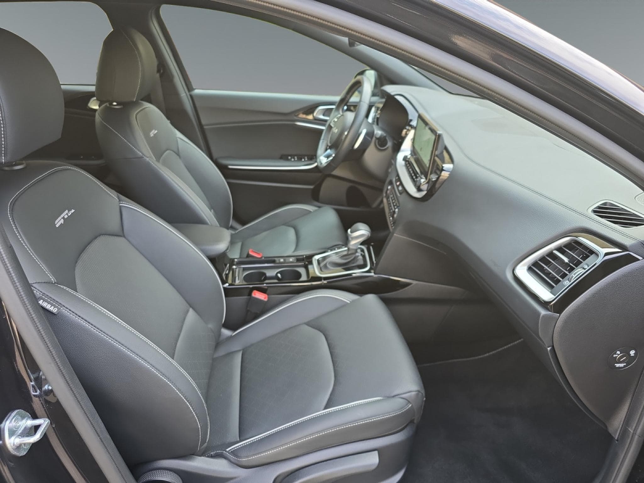 Kia Ceed SW GT Line Plus 1.5 T-GDI 140 DCT7 (2025) - Photo 13