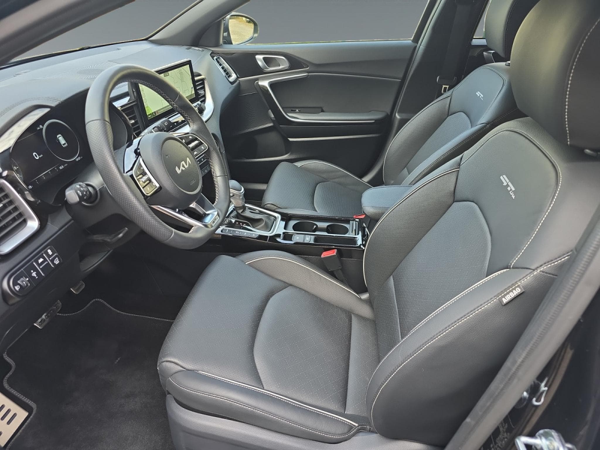 Kia Ceed SW GT Line Plus 1.5 T-GDI 140 DCT7 (2025) - Photo 15