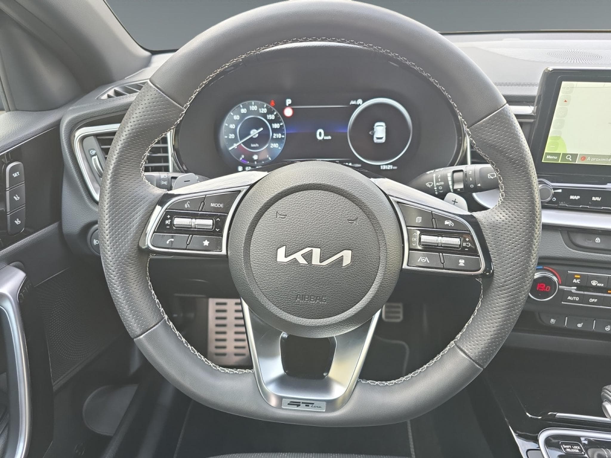 Kia Ceed SW GT Line Plus 1.5 T-GDI 140 DCT7 (2025) - Photo 9