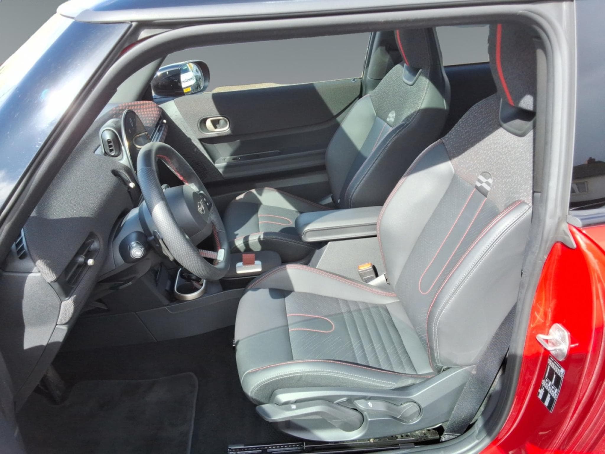 Mini Cooper Mini 1.5A C (2024) - Photo 13