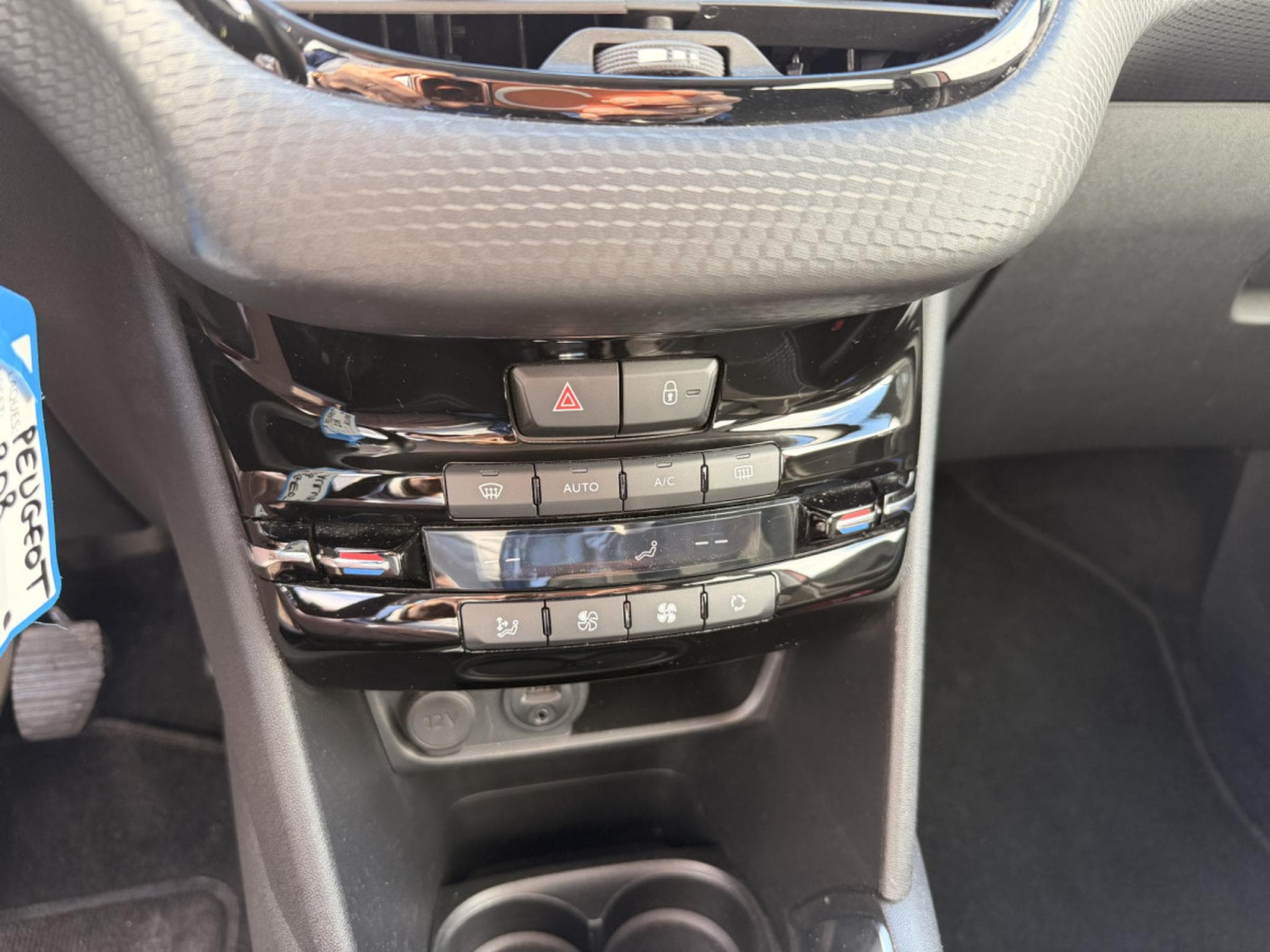 Peugeot 208 1.2 ALLURE 110 S&S (2015) - Photo 20