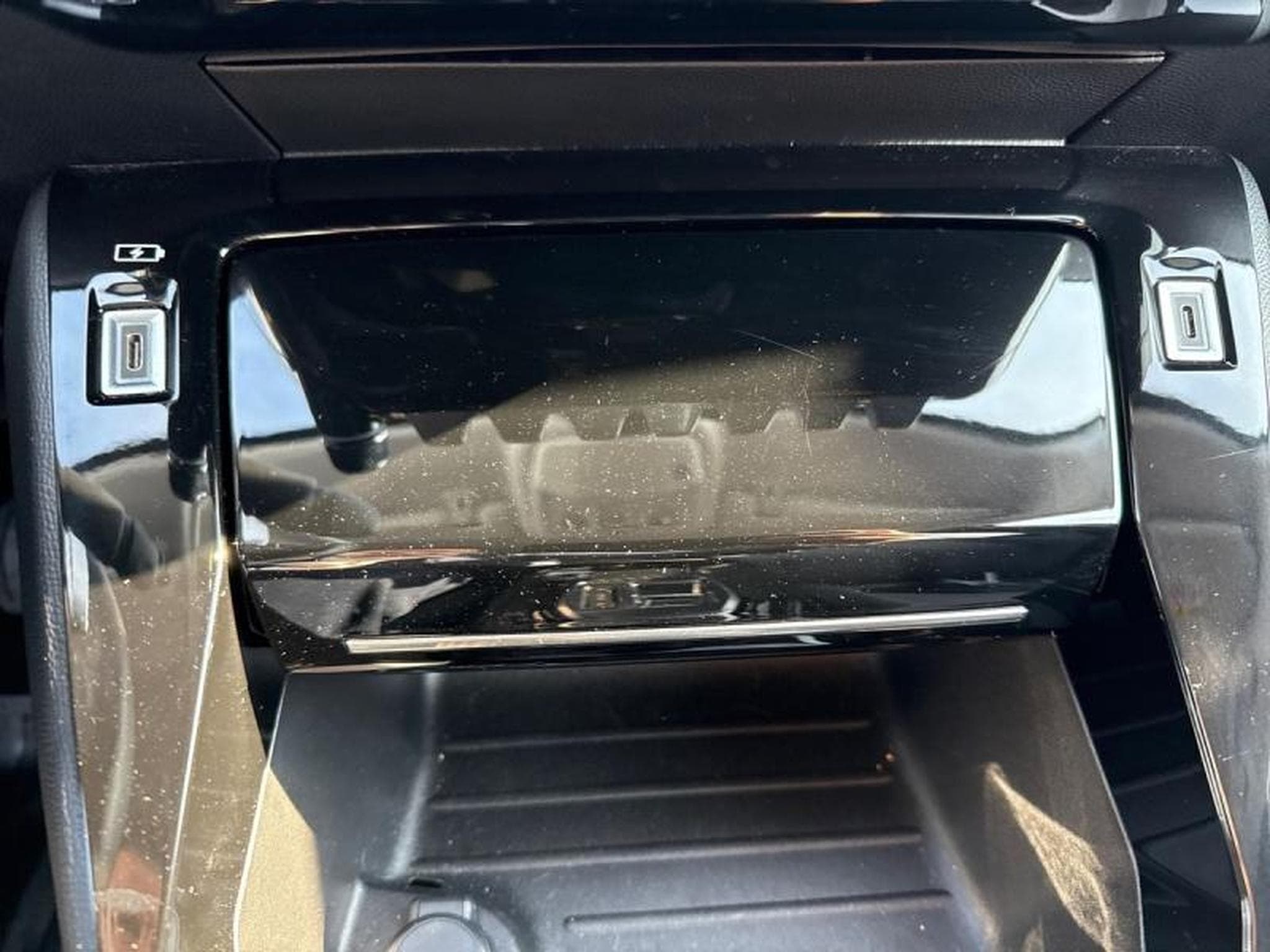 PEUGEOT 208 1.2 Hybrid 100ch Allure e-DCS6 (2024) - Photo 10