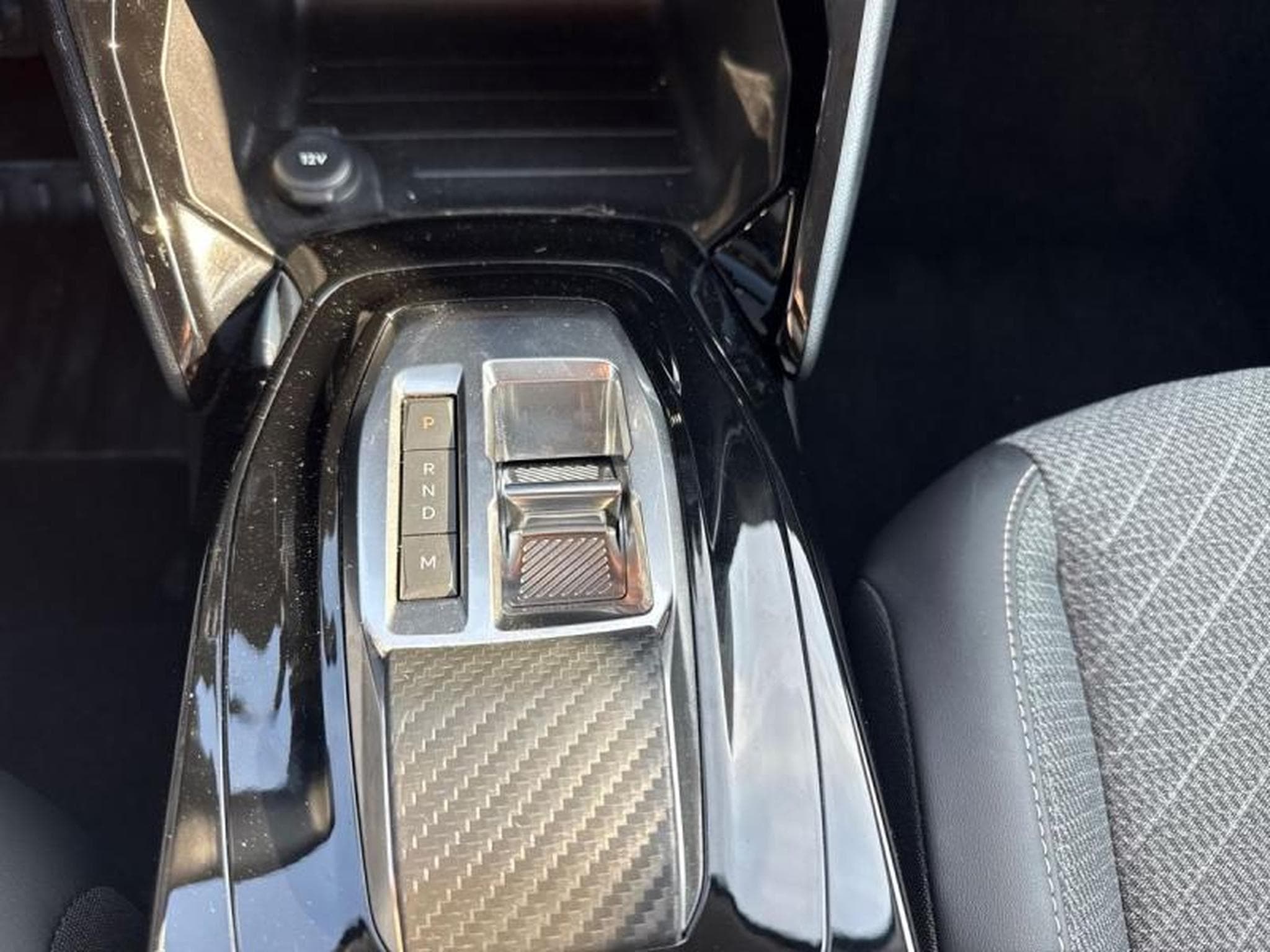 PEUGEOT 208 1.2 Hybrid 100ch Allure e-DCS6 (2024) - Photo 11