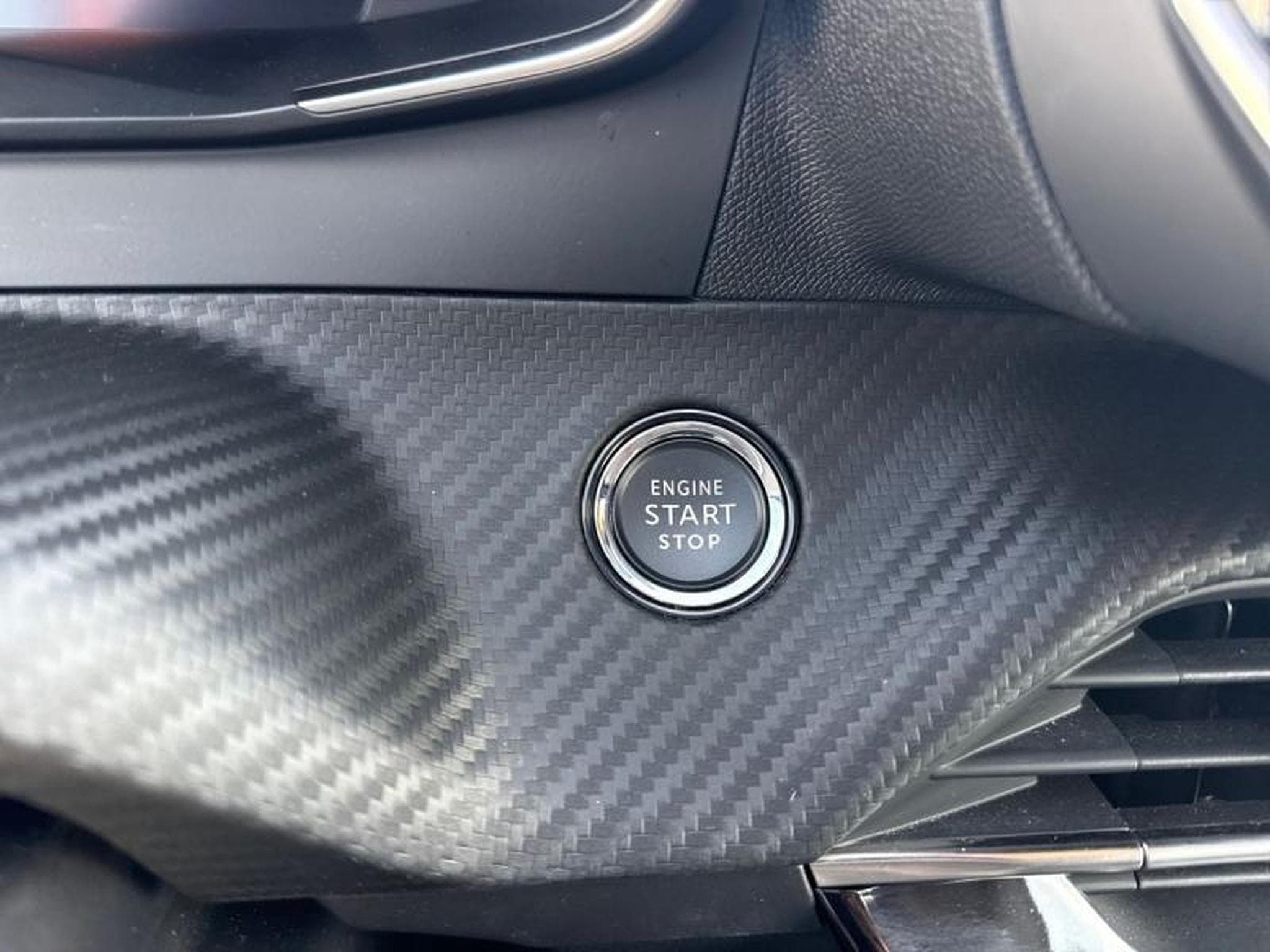 PEUGEOT 208 1.2 Hybrid 100ch Allure e-DCS6 (2024) - Photo 12