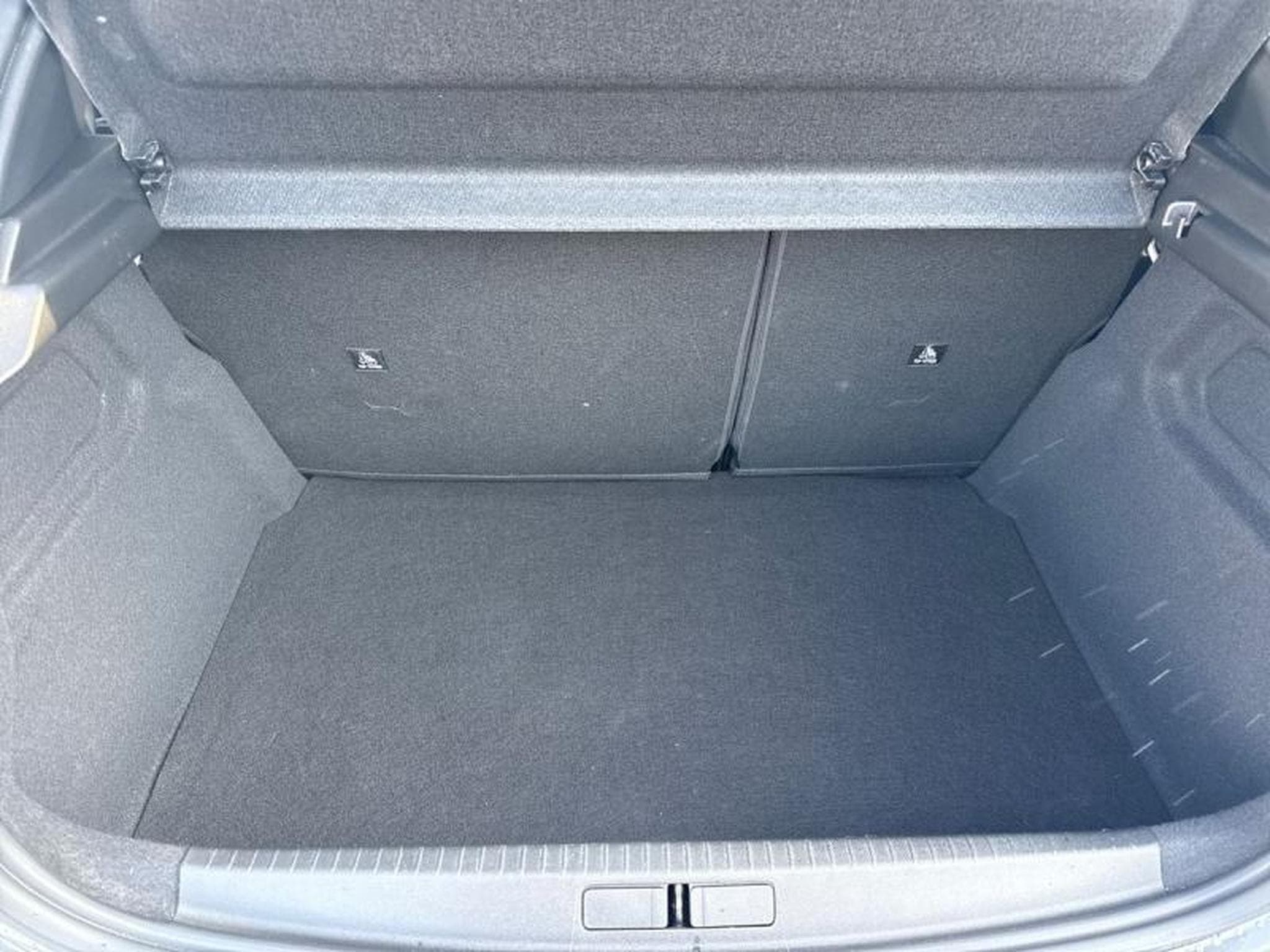 PEUGEOT 208 1.2 Hybrid 100ch Allure e-DCS6 (2024) - Photo 6