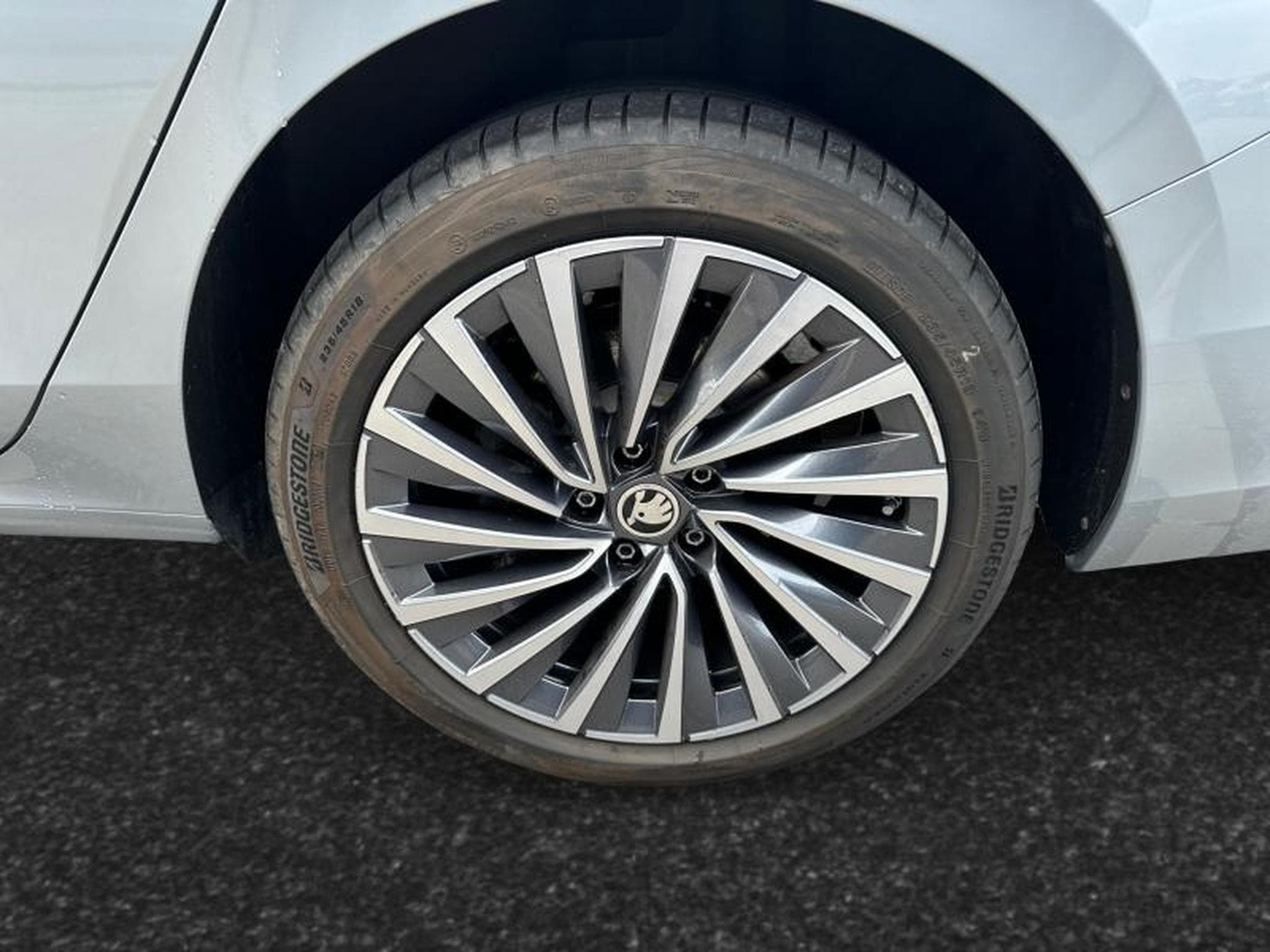 Skoda Superb L&K / DSG  / 360 / Diesel (2024) - Photo 9