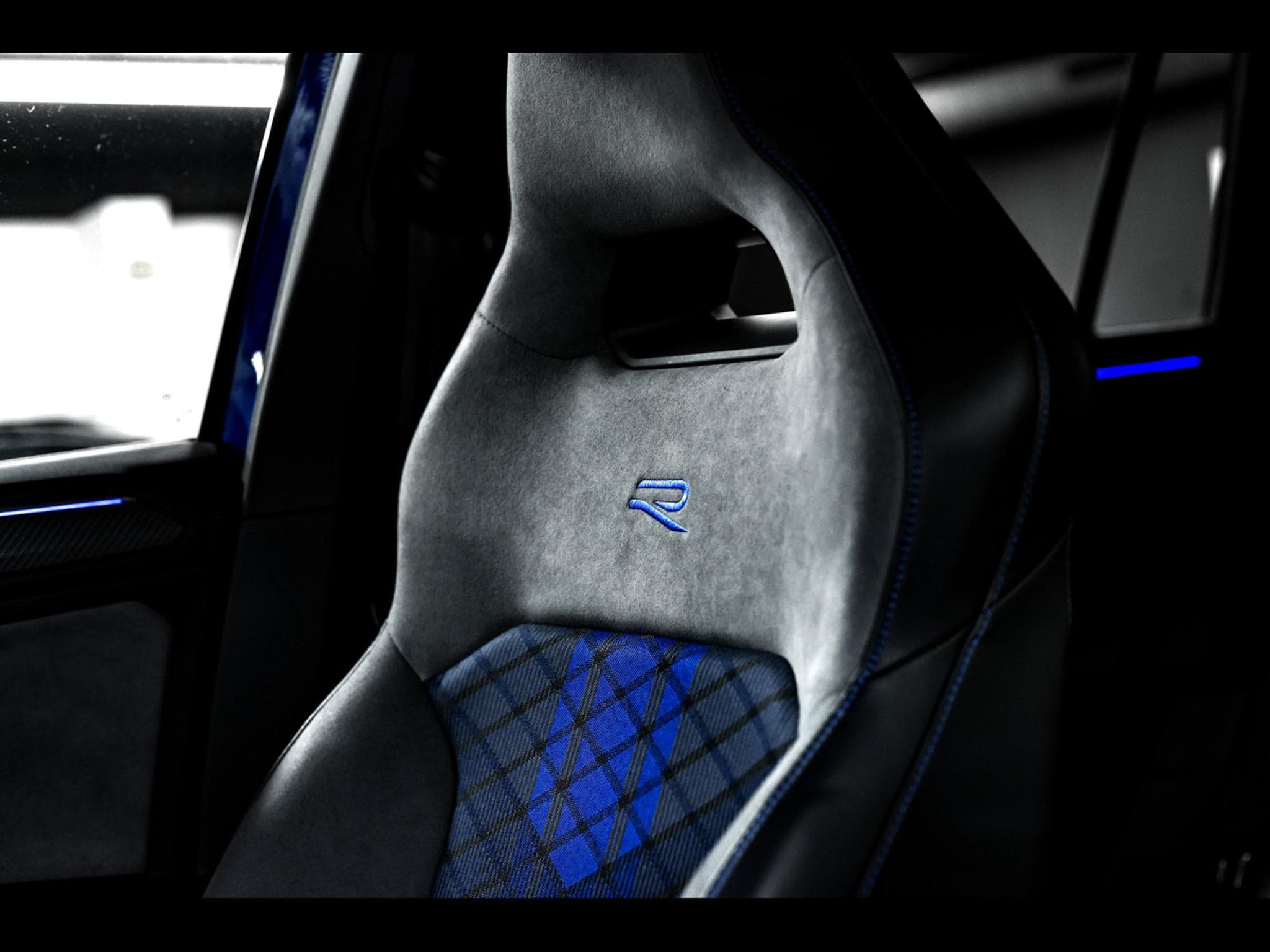 VW Tiguan 2.0 TSI 320 R 4MOTION – LAPIZ BLUE (2021) - Photo 24